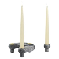 Handgefertigter U-förmiger Kerzenständer mit Pod aus grauem Bardiglio-Marmor und Messing