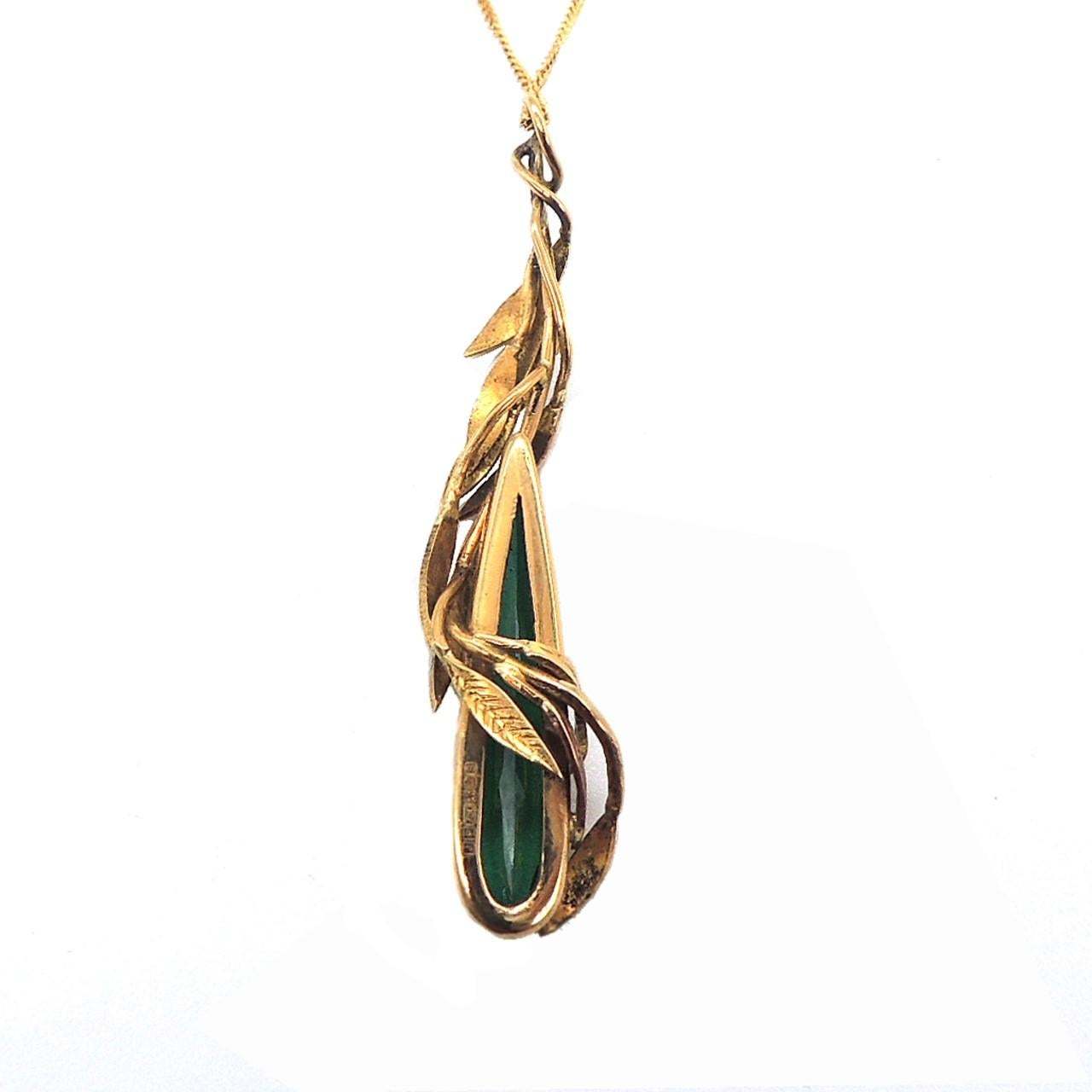 Handmade Green Tourmaline Pear Cut 18 Karat Gold Pendant Necklace.

This is a unique handmade pendant with a beautiful floral/autumnal design.

The pendant is totally handmade in 18k yellow gold with a stunning 5 carat fancy pear/teardrop cut green