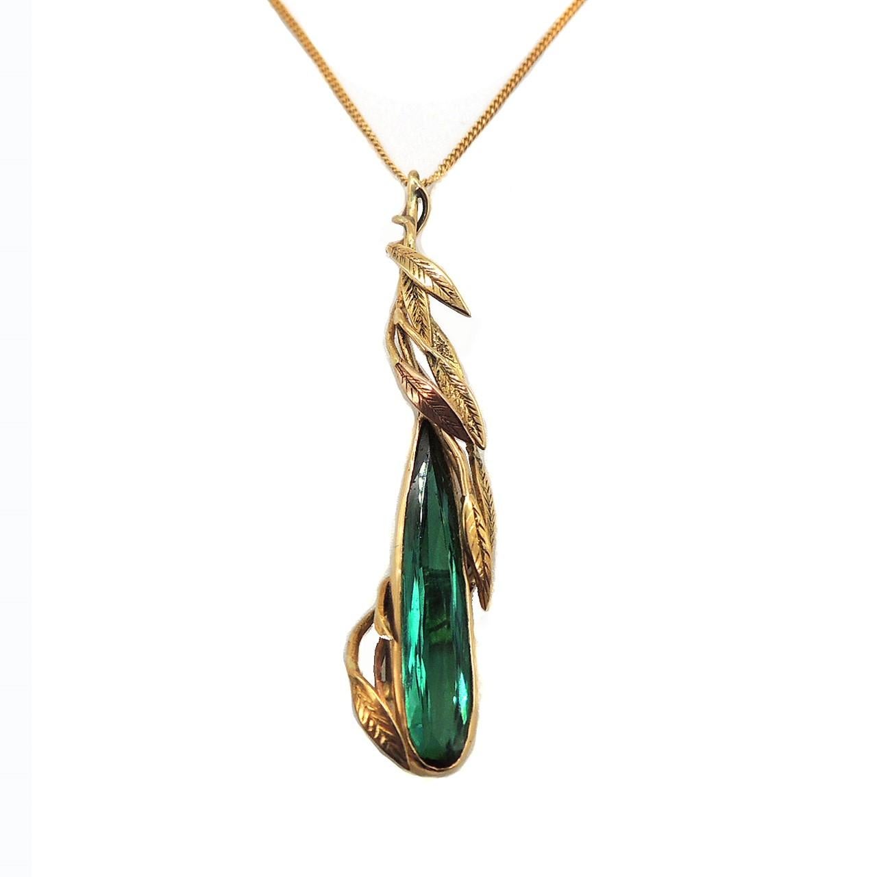 Handmade Unique Green Tourmaline Fancy Pear Teardrop Cut 18 Karat Gold Pendant In New Condition In Birmingham, GB