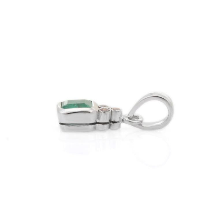 Art Deco Handmade Unisex 925 Silver Emerald Diamond Everyday Pendant Gift For Sale