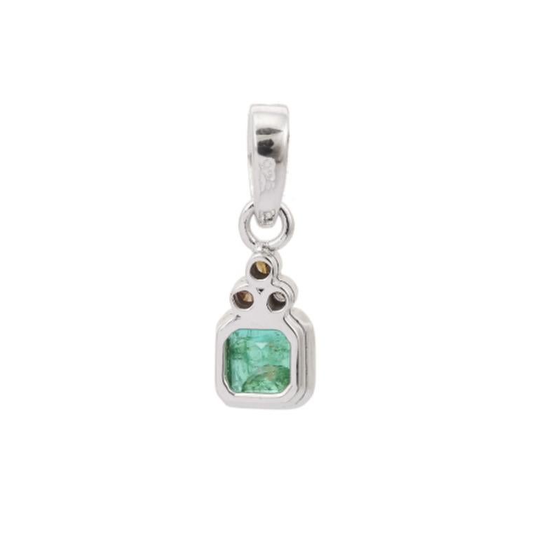 Handmade Unisex 925 Silver Emerald Diamond Everyday Pendant Gift In New Condition In Houston, TX