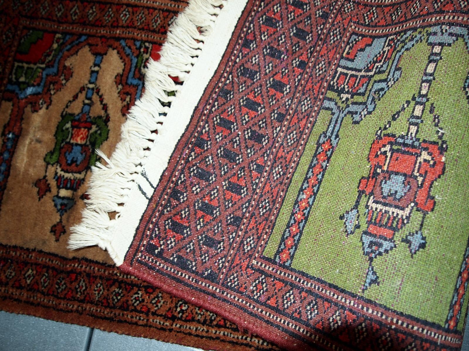 Handmade Uzbek Bukhara Prayer Rug, 1970s, 1C637 In Good Condition In Bordeaux, FR