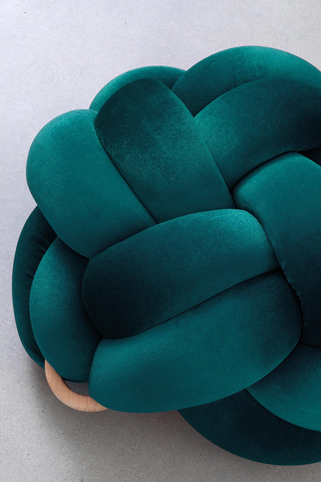 Israélien Pouf en velours fait main 30X30 pouces par Knots Studio en vente