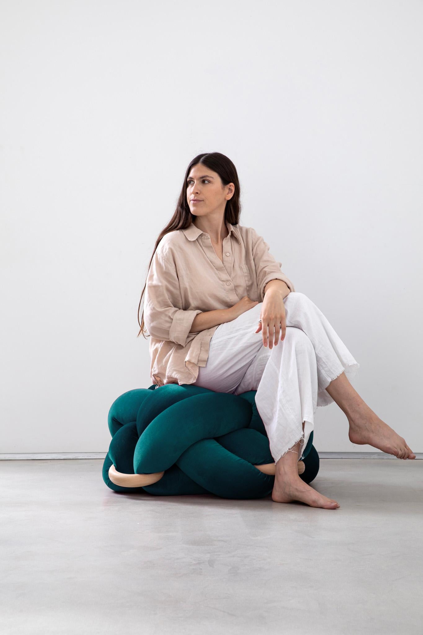 Noué à la main Pouf en velours fait main 30X30 pouces par Knots Studio en vente