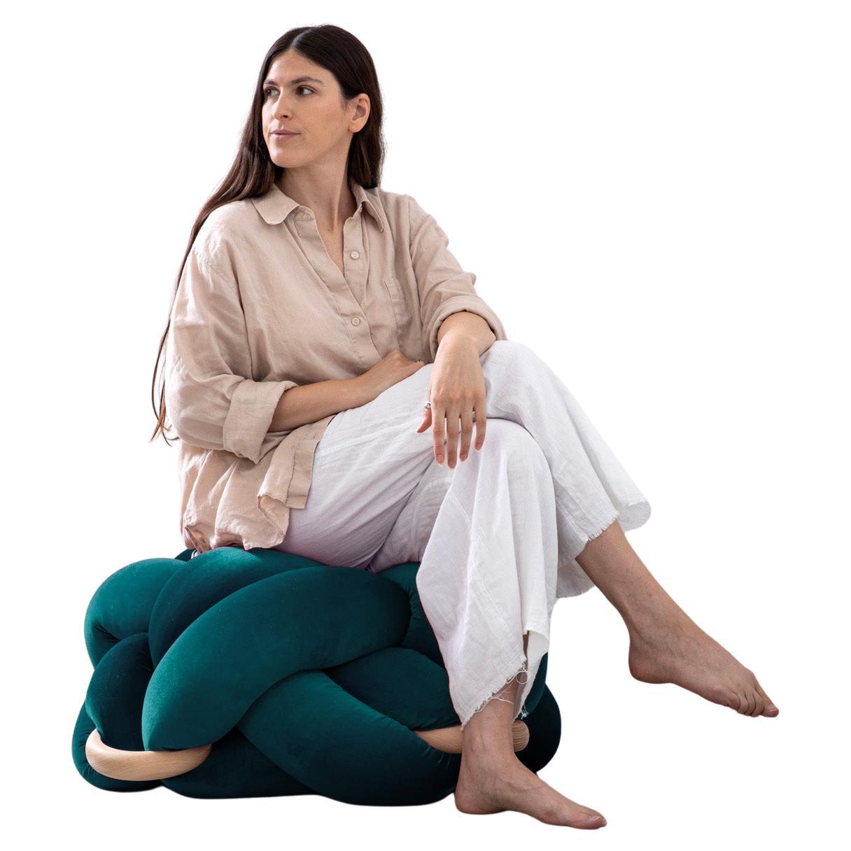 Pouf en velours fait main 30X30 pouces par Knots Studio en vente