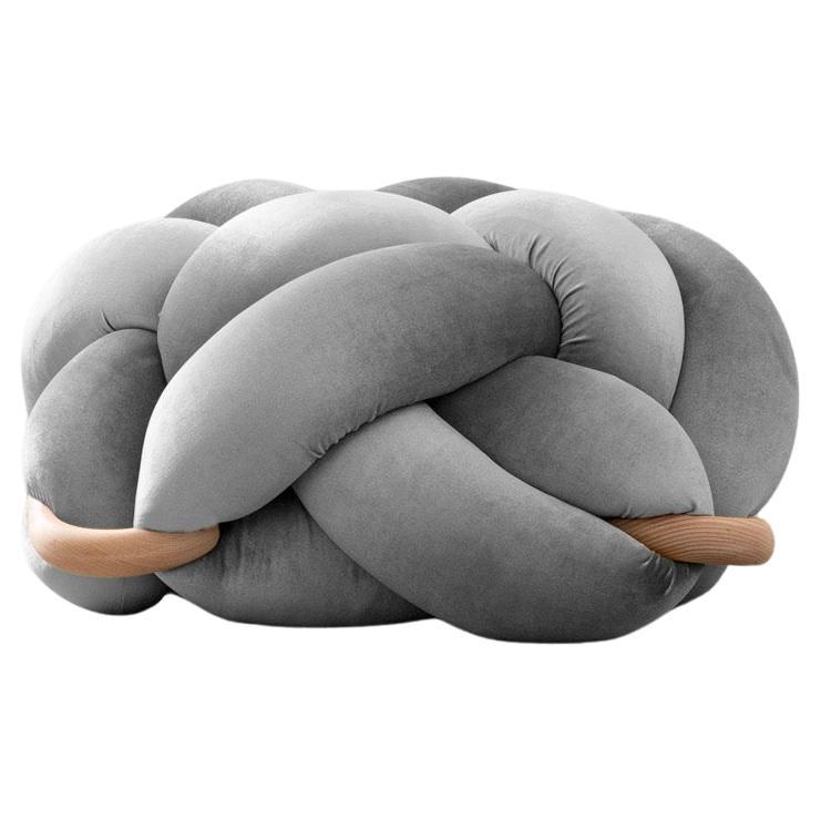 Handgefertigter Polsterhocker aus Samt mit rosa Perlenknoten 30X30 Zoll von Knots Studio
