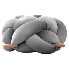 Handgefertigter Polsterhocker aus Samt mit rosa Perlenknoten 30X30 Zoll von Knots Studio