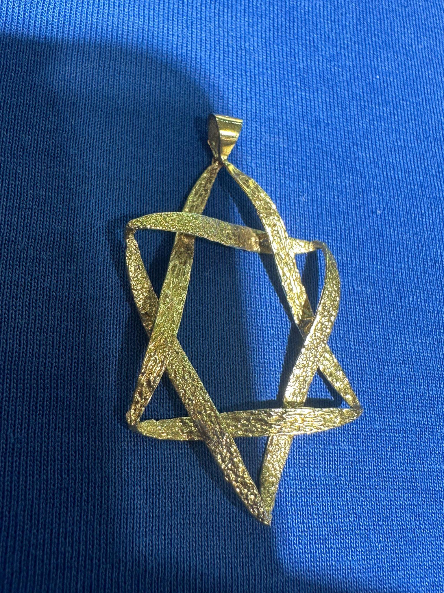 Handmade Vintage 14k Gold Textured Star of David Pendant In Excellent Condition For Sale In New York, NY