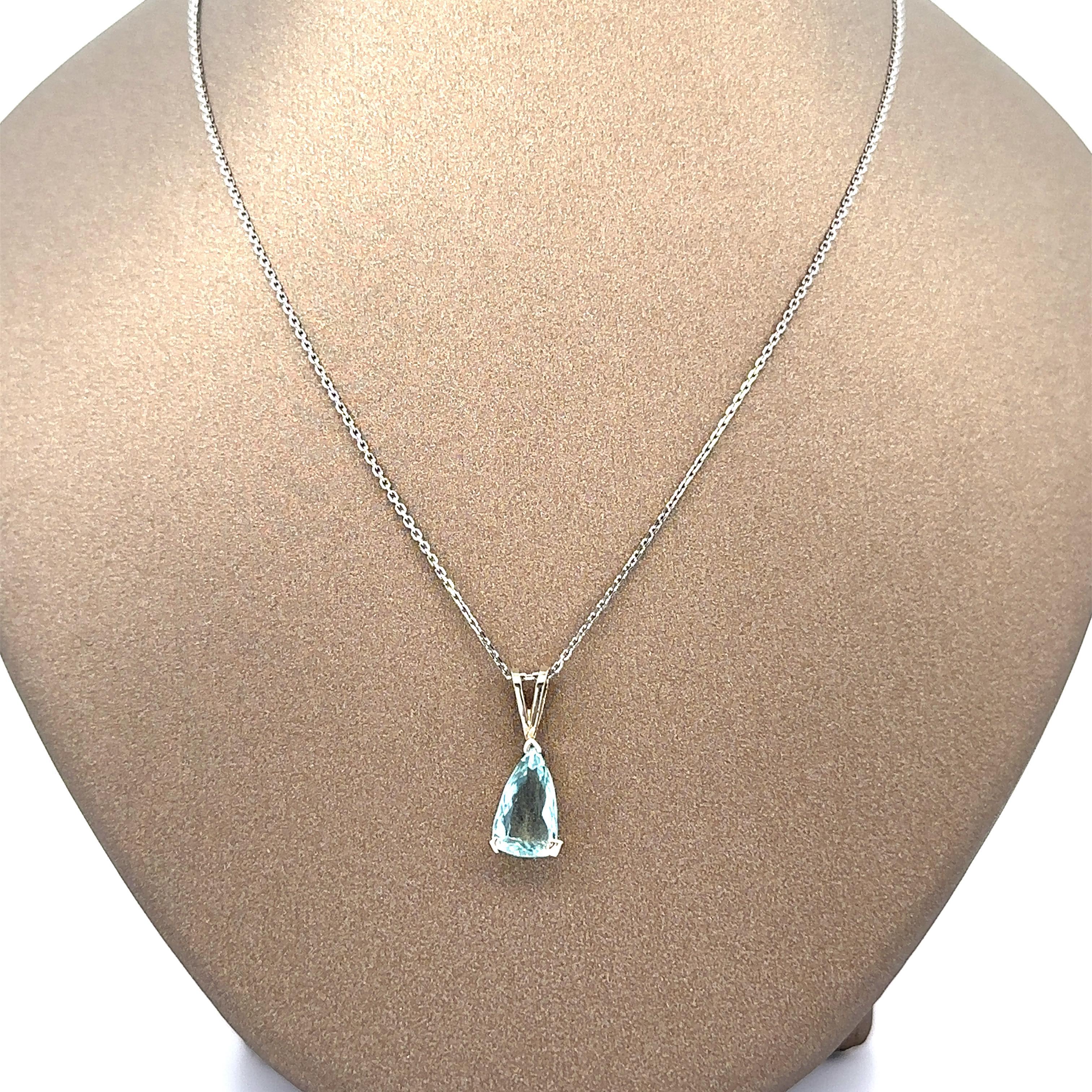 --Stein(e):--
(1) Natürlicher echter Aquamarin - Birnenschliff - Zackenfassung - mittlere himmelblaue Farbe - 11 x 6,6 mm (ca.)

MATERIAL: Massives 14k Weißgold
Gewicht: 2,8 Gramm
Kette: 0.97mm - 19.5 Inches - Kabel Gliederkette -
