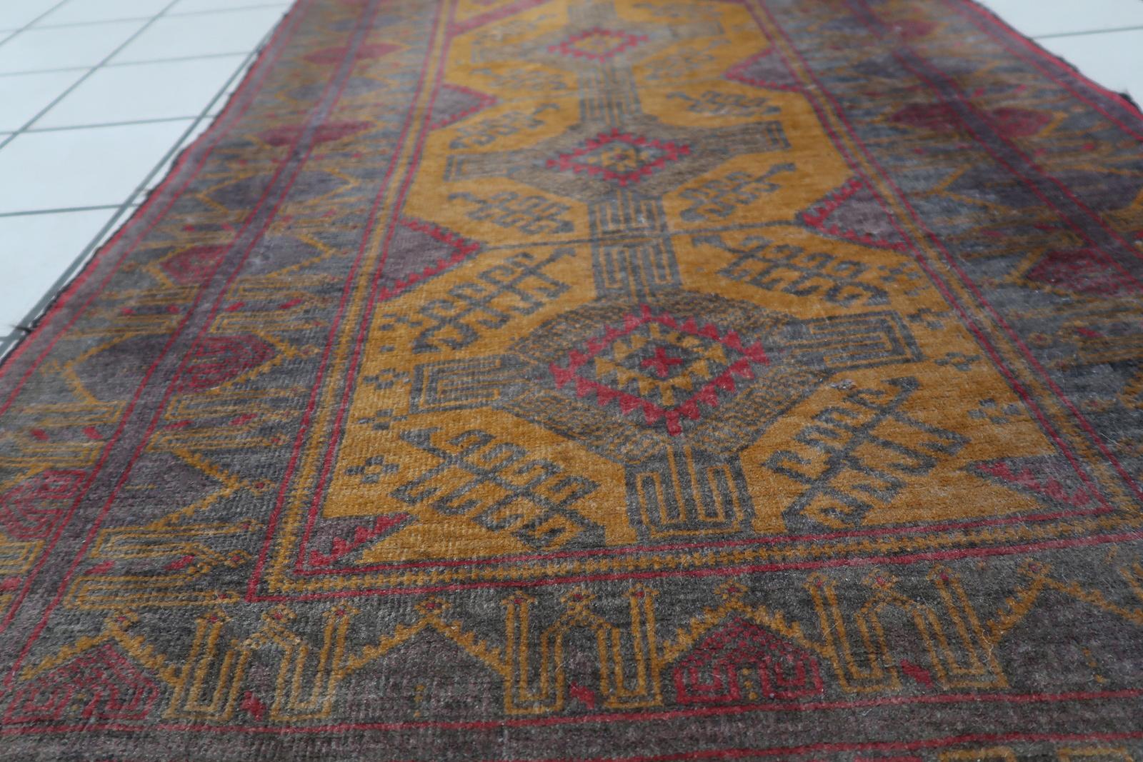Handgefertigter afghanischer Belutsch-Teppich aus den 1950er Jahren, 1C1069 im Angebot 4