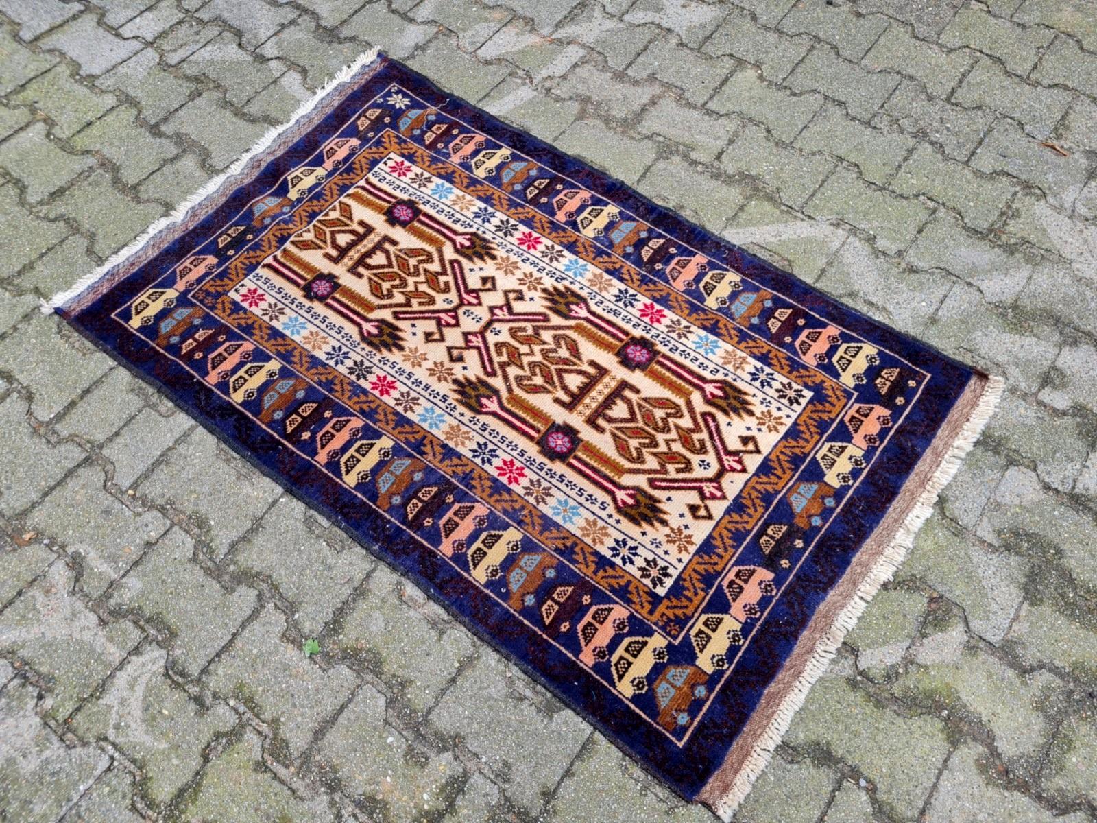 Handmade Vintage Afghan Baluch Rug 2.7' x 4.6' 1970s - 2K57 In Good Condition For Sale In Bordeaux, FR