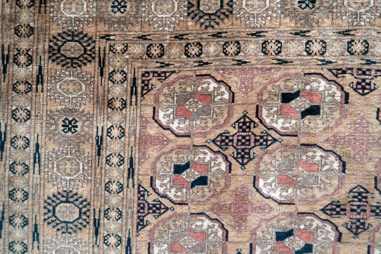 Tappeto afgano d'epoca Baluch fatto a mano 4,1' x 6,5' 1960 - 1С1172 in vendita 4