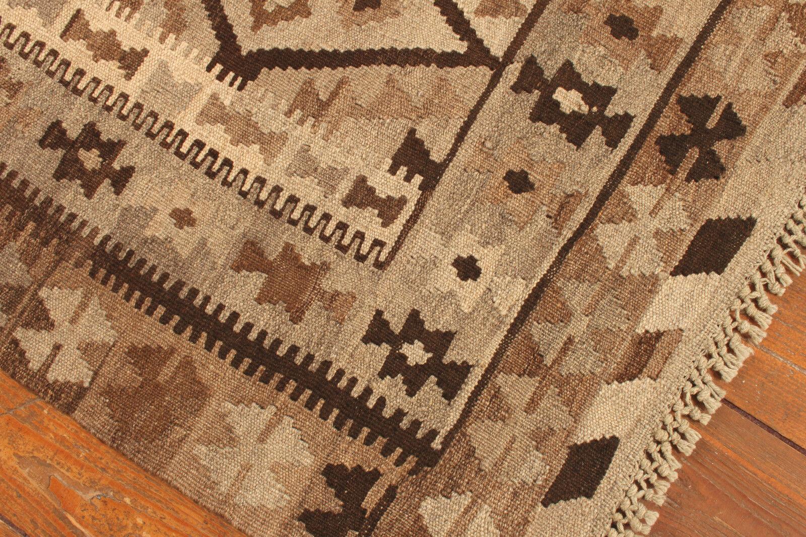 Late 20th Century Handmade Vintage Afghan Flatweave Kilim 5.2' x 6.1', 1980s - 1T11 For Sale