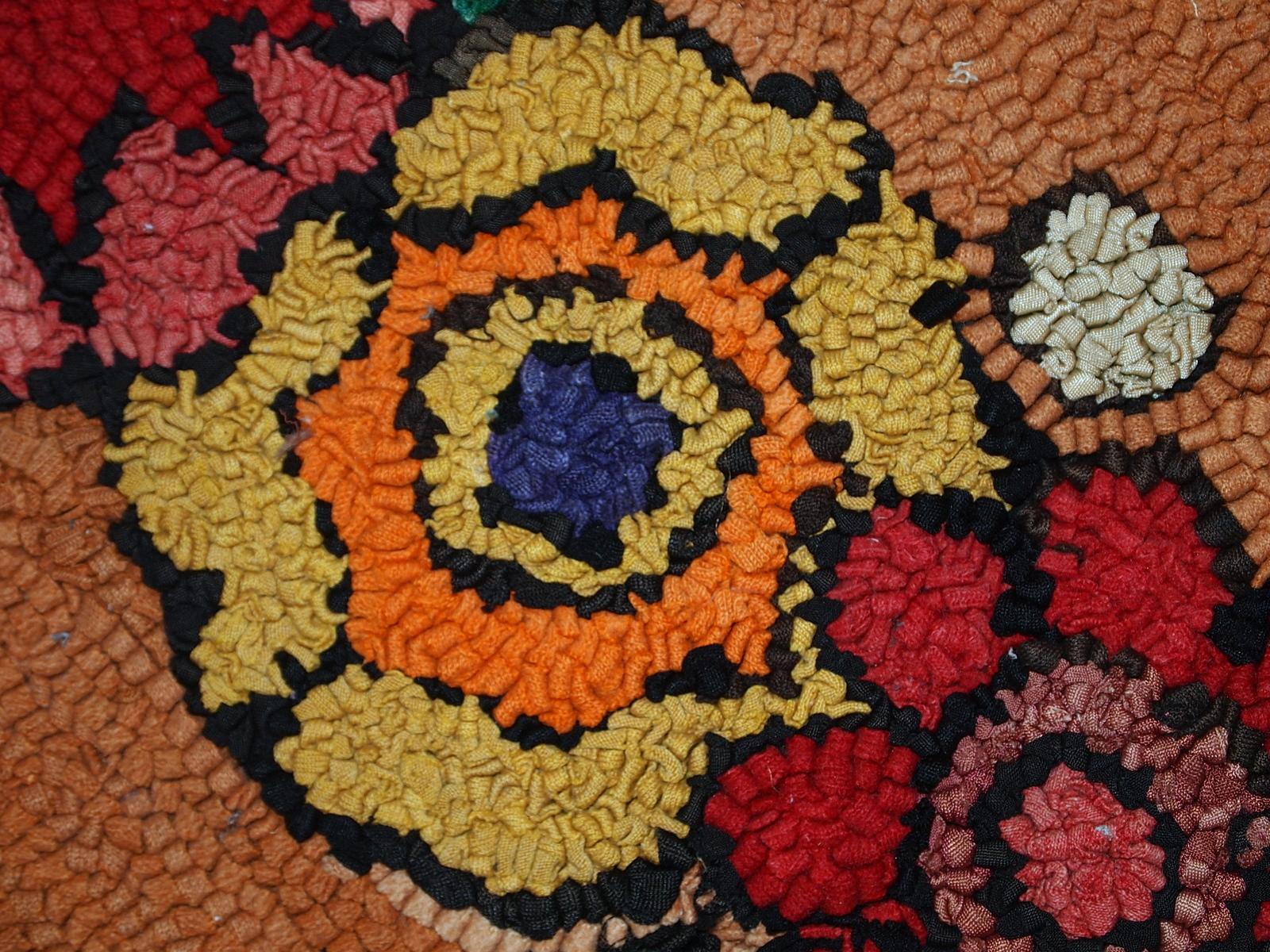 Vintage American hooked rug in bright orange colour. Very beautiful piece of American art in original good condition.

-condition: original good,

-circa: 1940s,

-size: 2' x 3' ( 61cm x 91cm ),

-material: wool,

-country of origin: