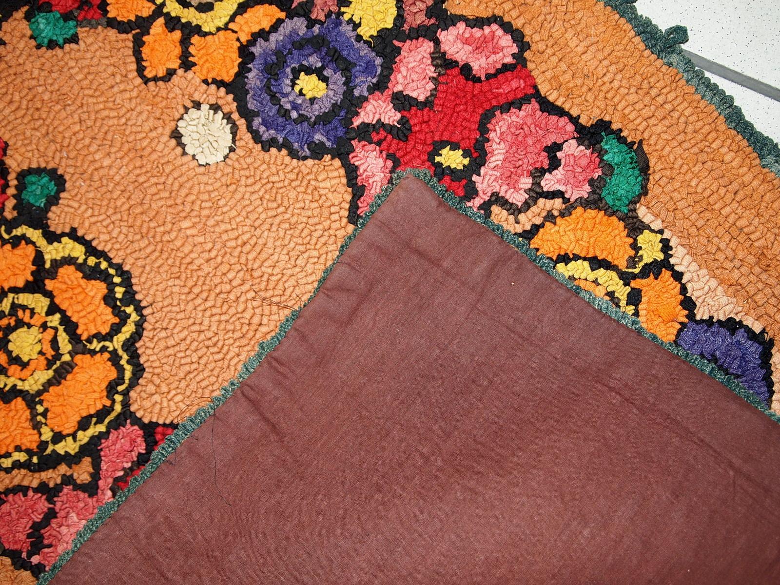 Mid-20th Century Handmade Vintage American Hooked Rug, 1940s, 1C21 For Sale