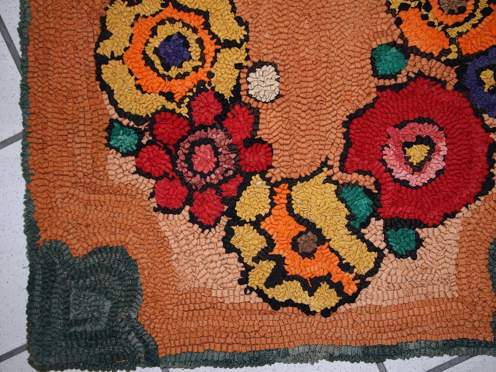 Tappeto vintage americano fatto a mano con i ganci, anni '40, 1C21 in vendita 1