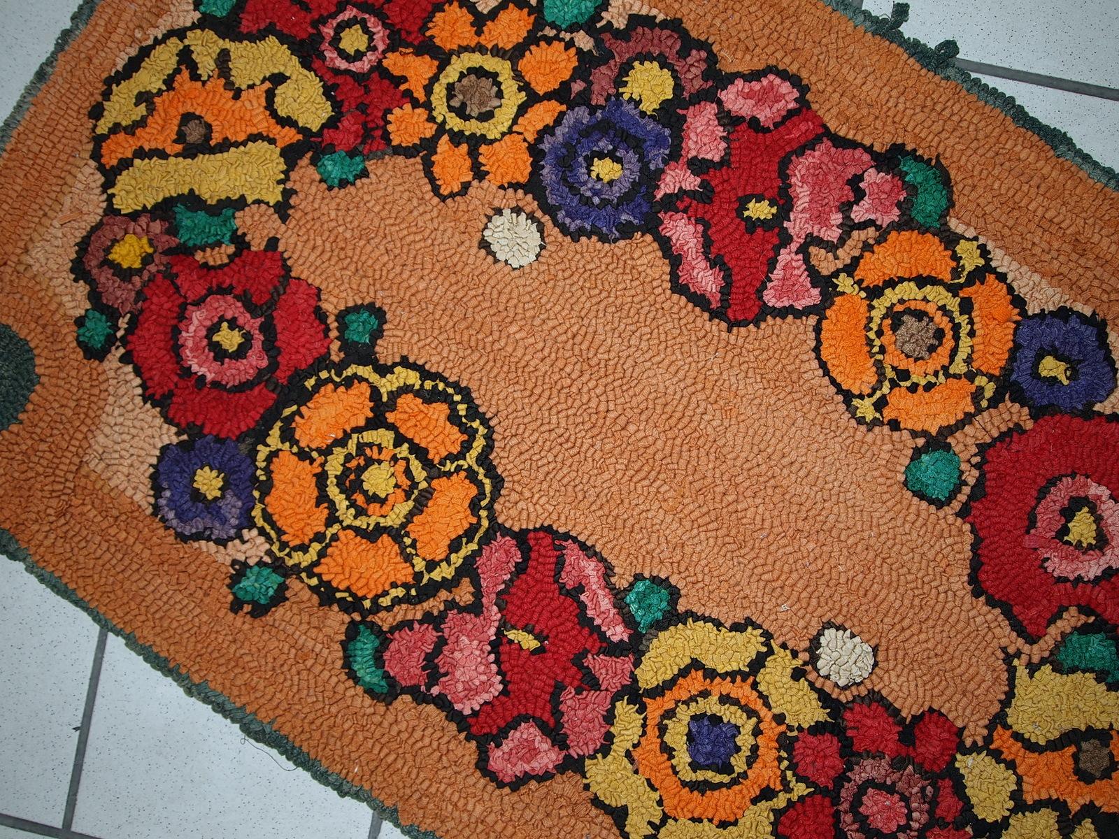 Tappeto vintage americano fatto a mano con i ganci, anni '40, 1C21 in vendita 2
