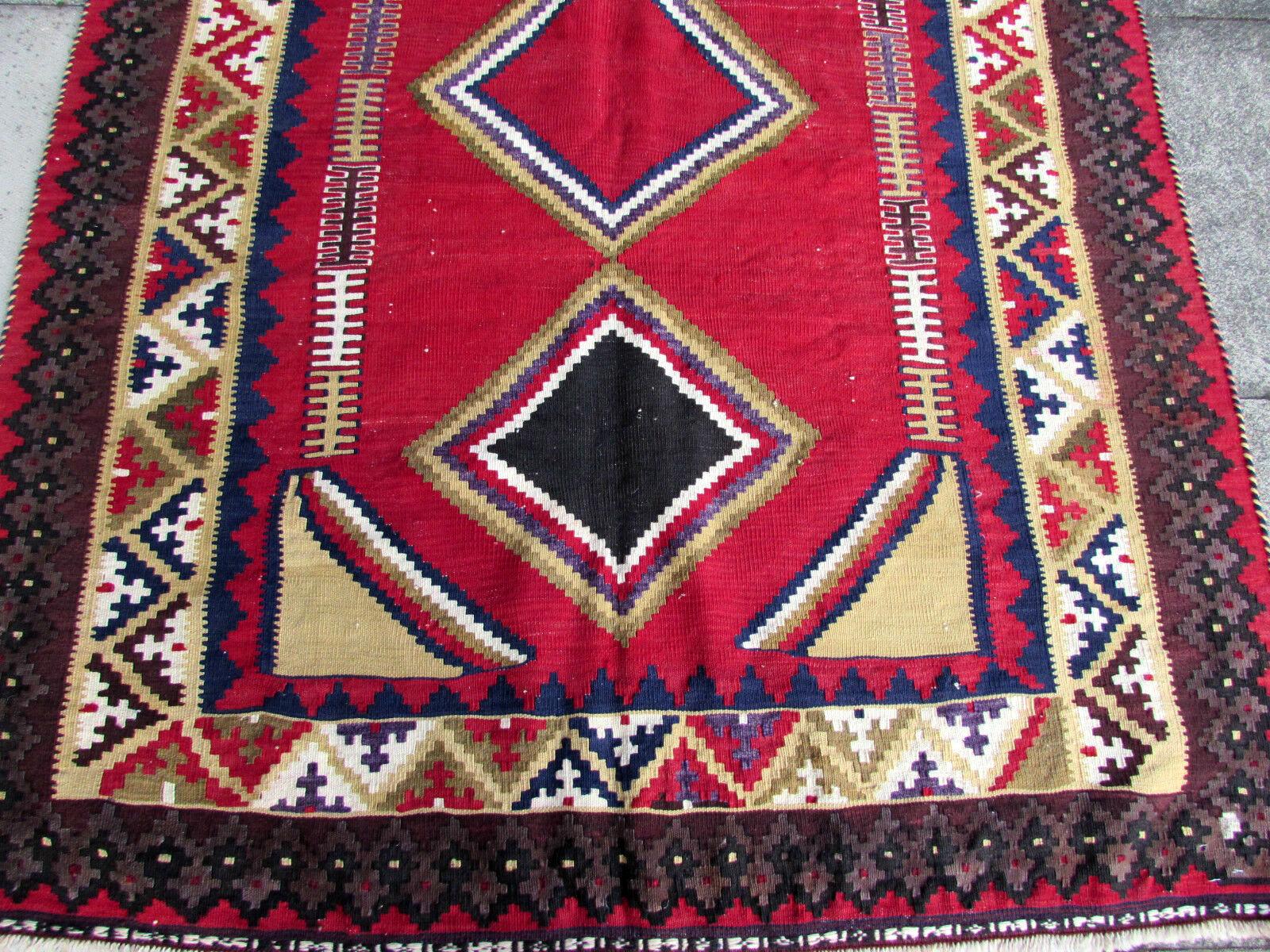 Handmade vintage Ardabil flat-weave in wool. The rug is from the end of the 20th century in original good condition. 

- Condition: original good,

- circa: 1970s,

- Size: 4.8' x 9' (147cm x 276cm),

- Material: wool,

- Country of