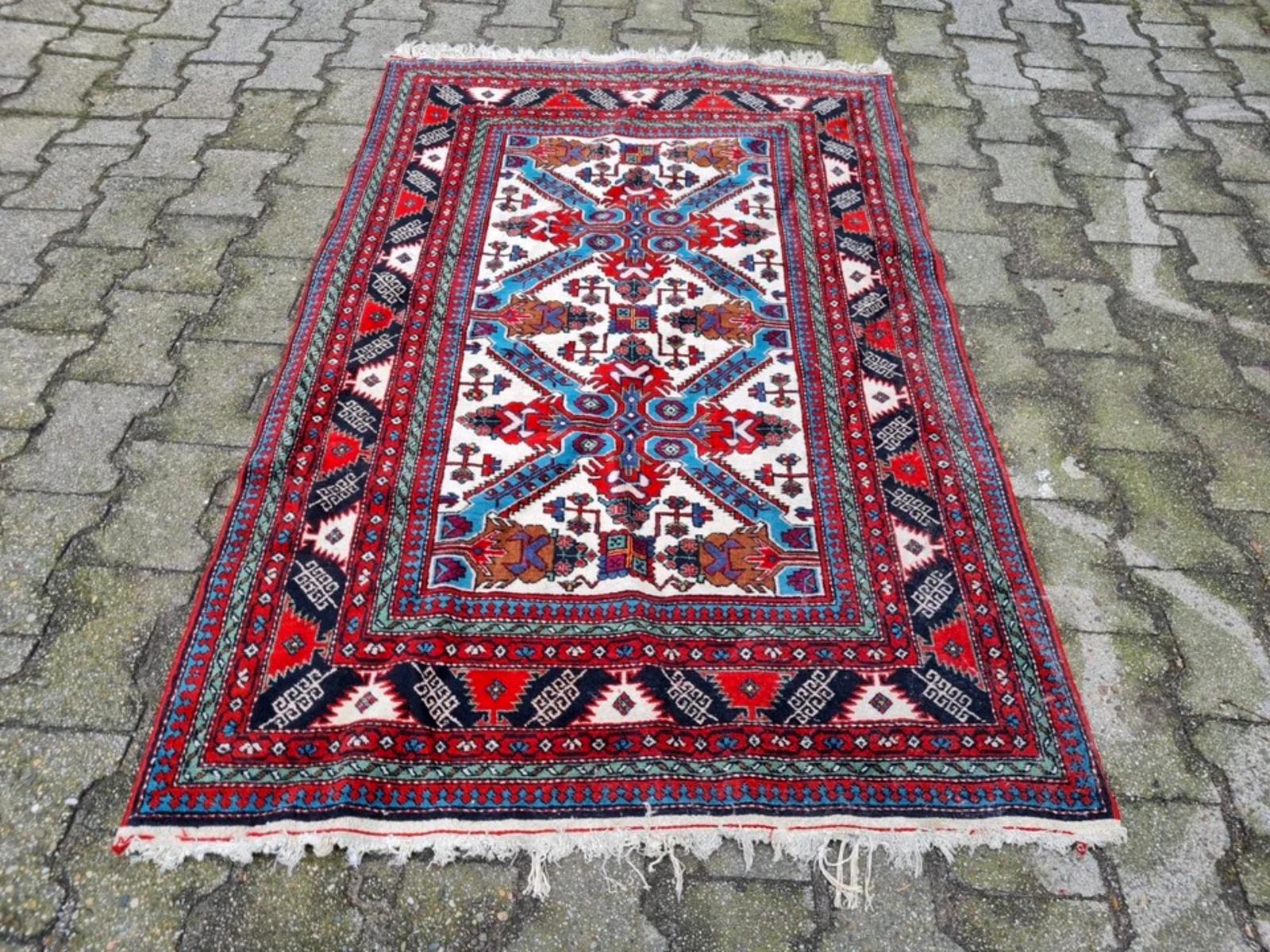 Annodato a mano Tappeto Erevan armeno d'epoca fatto a mano 3,4' x 5,1' 1960 - 2K60 in vendita