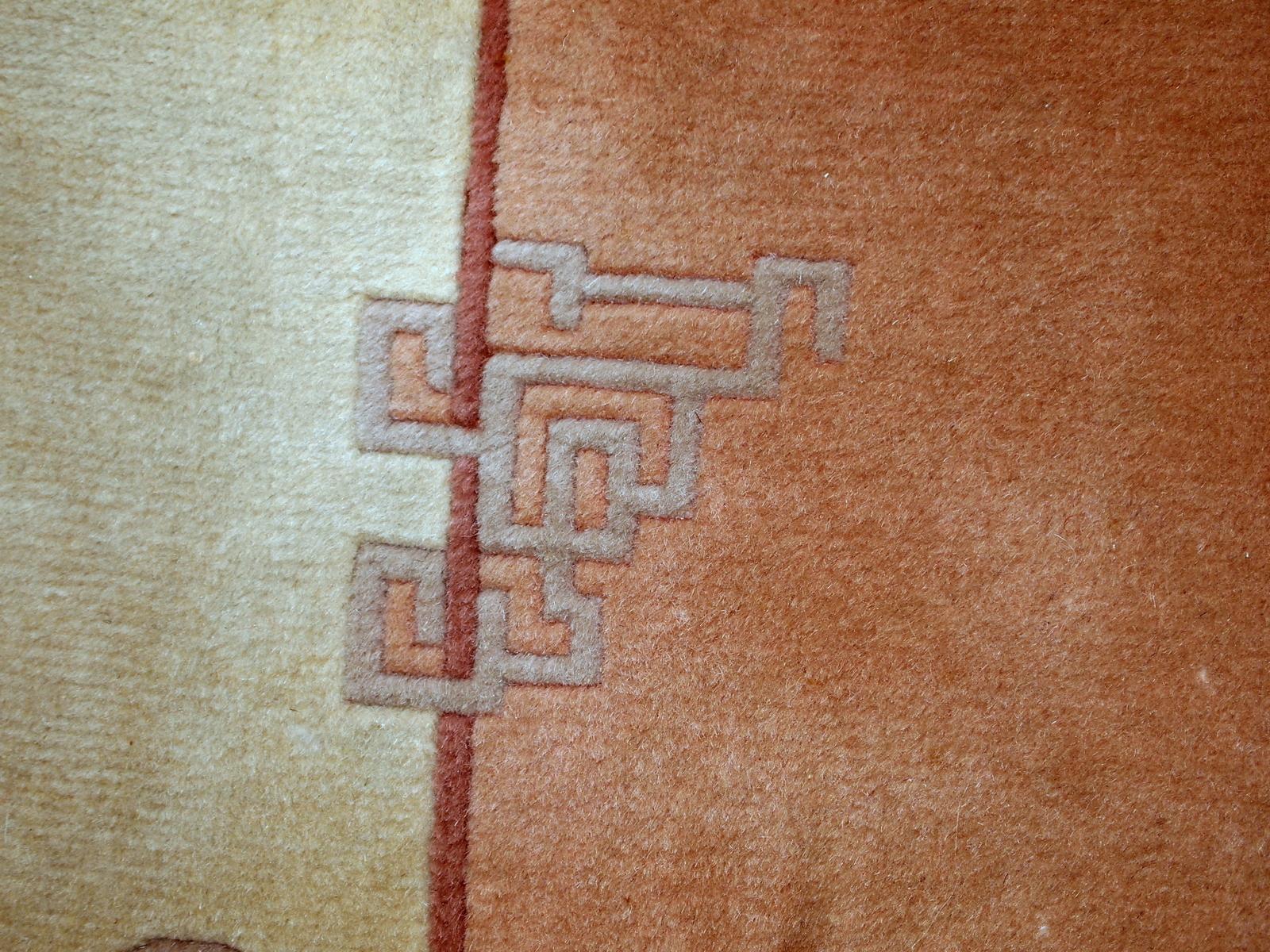 Handmade vintage Art Deco Chinese rug in peach shade. The rug is from the end of 20th century in original good condition.

-Condition: Original good,

-circa 1970s,

-Size: 2.2' x 4.8' (69cm x 147cm),

-Material: Wool,

-Country of origin: