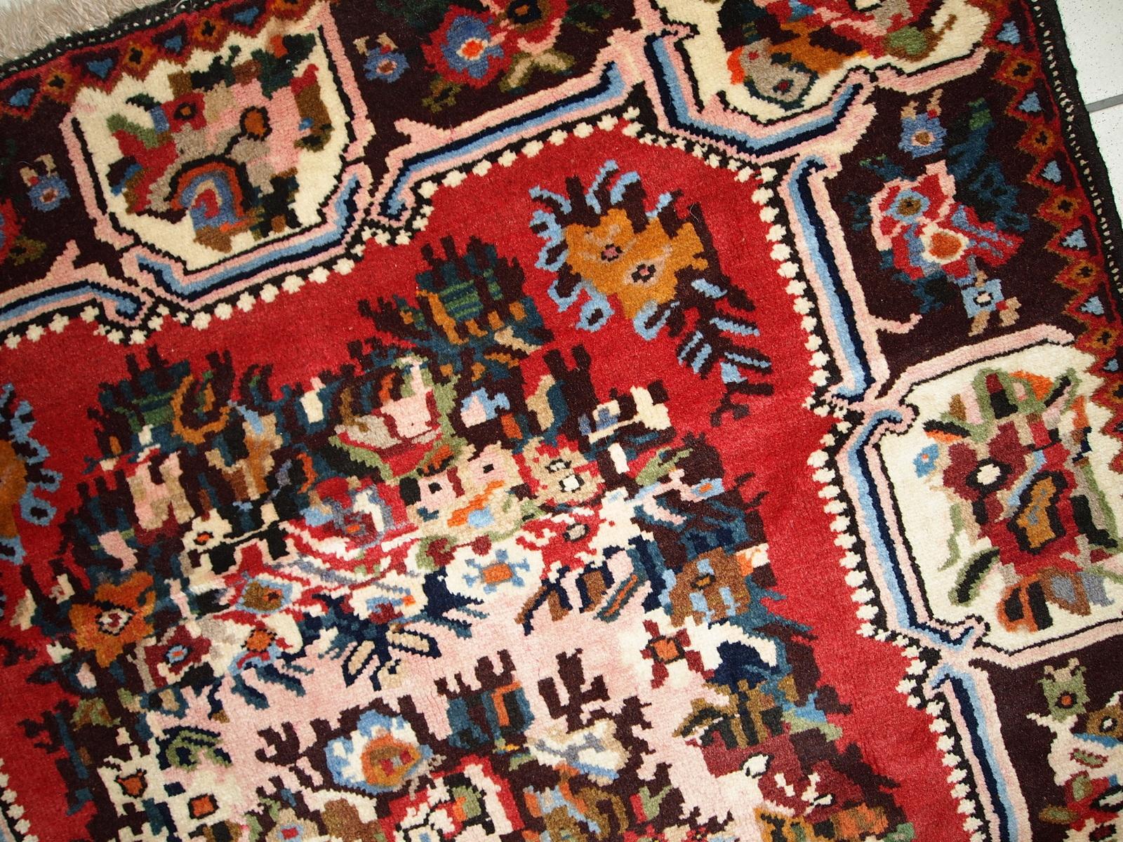 Handmade Vintage Bakhtiari Style Rug, 1970s, 1C315 For Sale 4