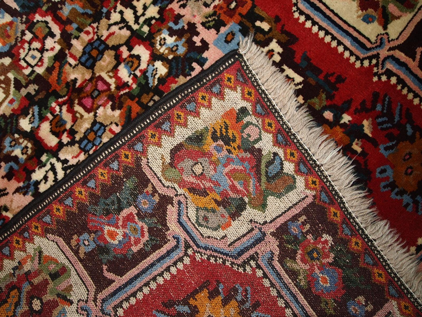 Annodato a mano Tappeto vintage in stile Bakhtiari fatto a mano, anni '70, 1C315 in vendita