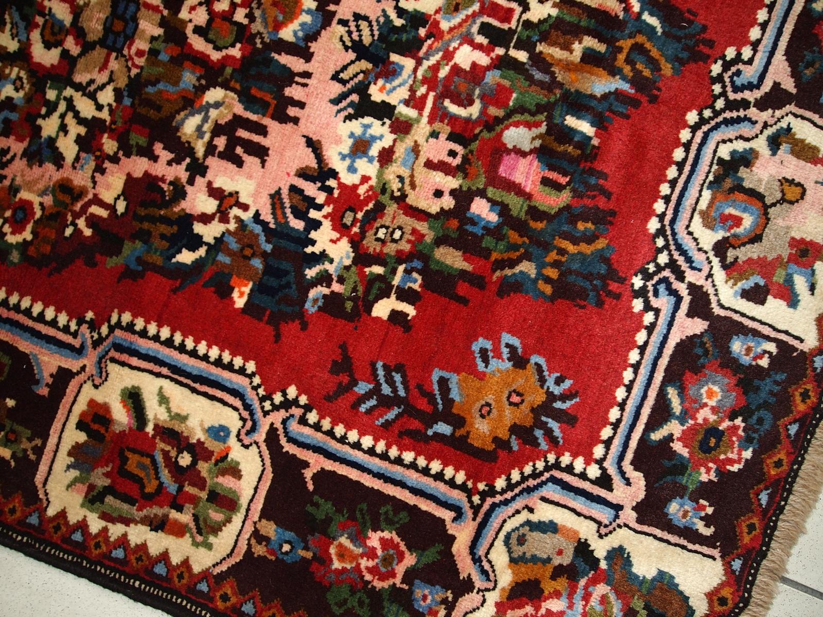 Wool Handmade Vintage Bakhtiari Style Rug, 1970s, 1C315 For Sale