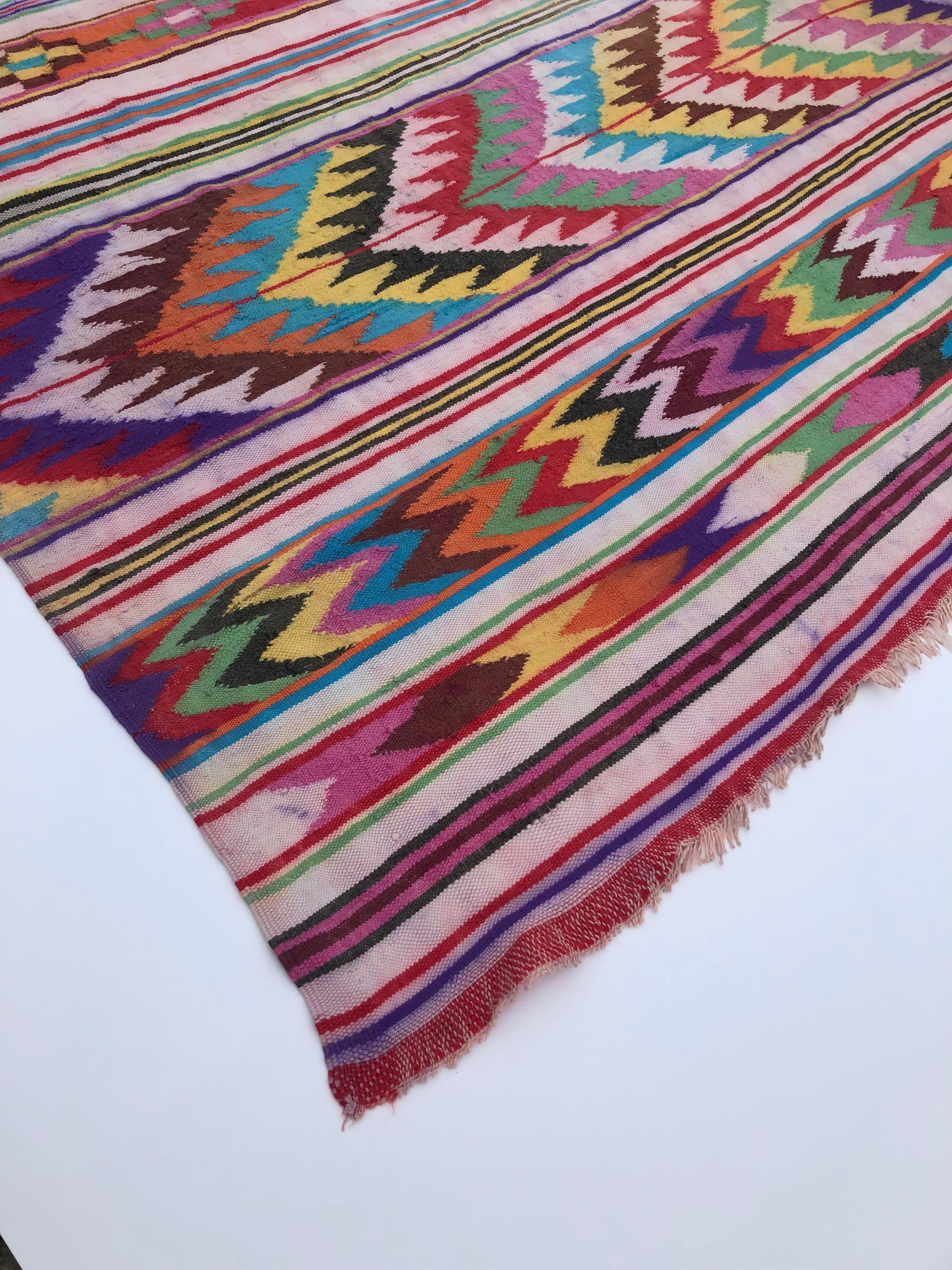 Berber Vintage 1970s Rug Boho Geometrical North African Algerian Ethnic Pink Red For Sale 1