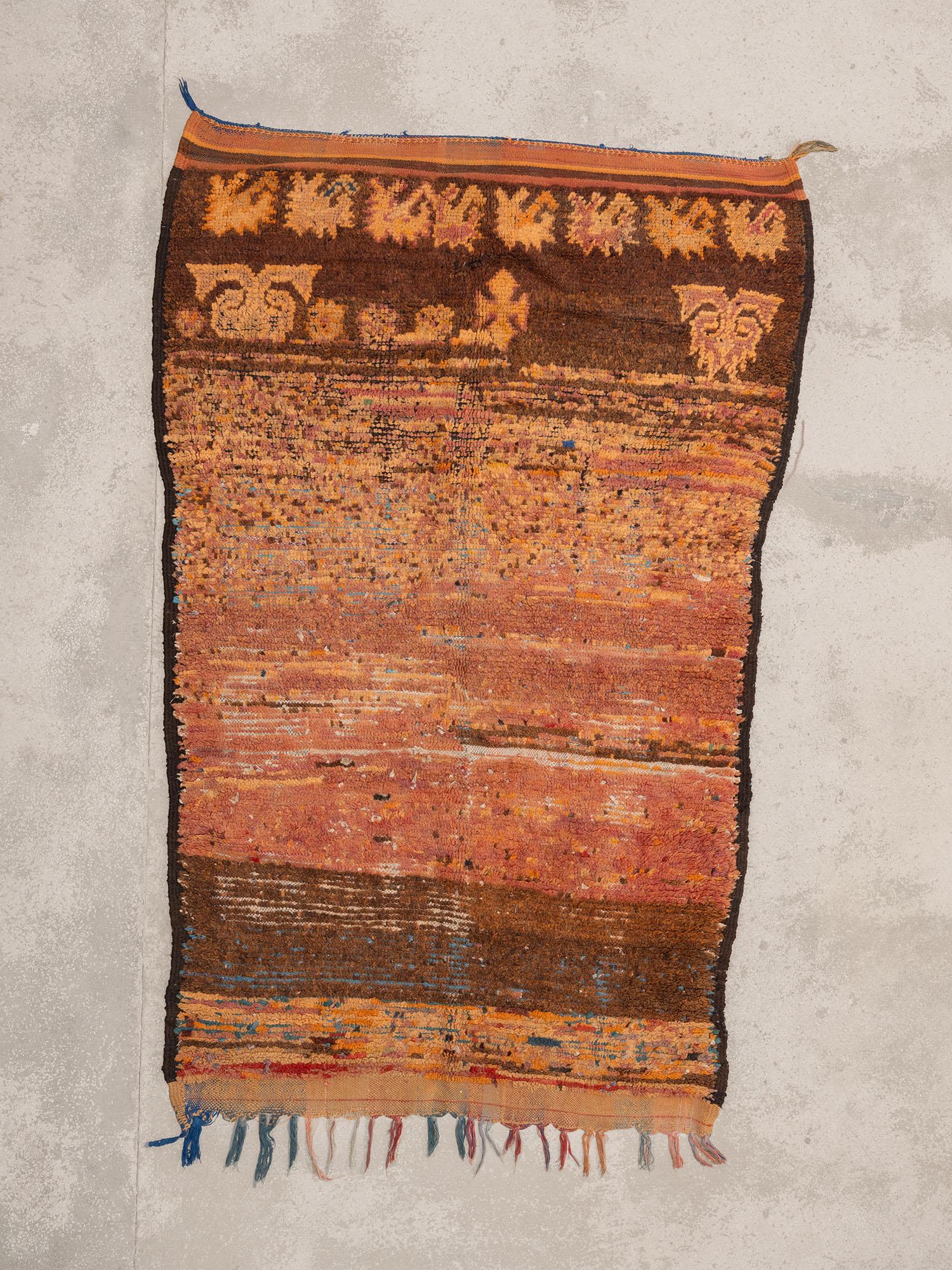 Tappeto marocchino vintage colorato fatto a mano, anni '80
Berber Tribes of Morocco.
Lana annodata a mano.
Realizzato a mano in Marocco. 
