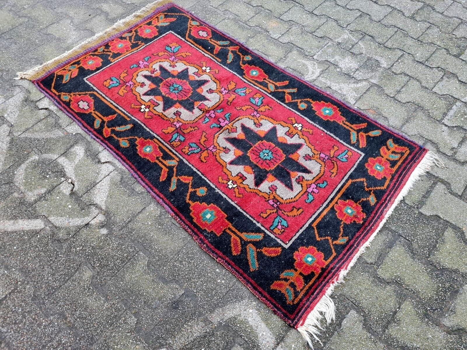 Noué à la main Tapis vintage fait main Karabagh 2.7' x 4.8' 1950s - 2K40 en vente