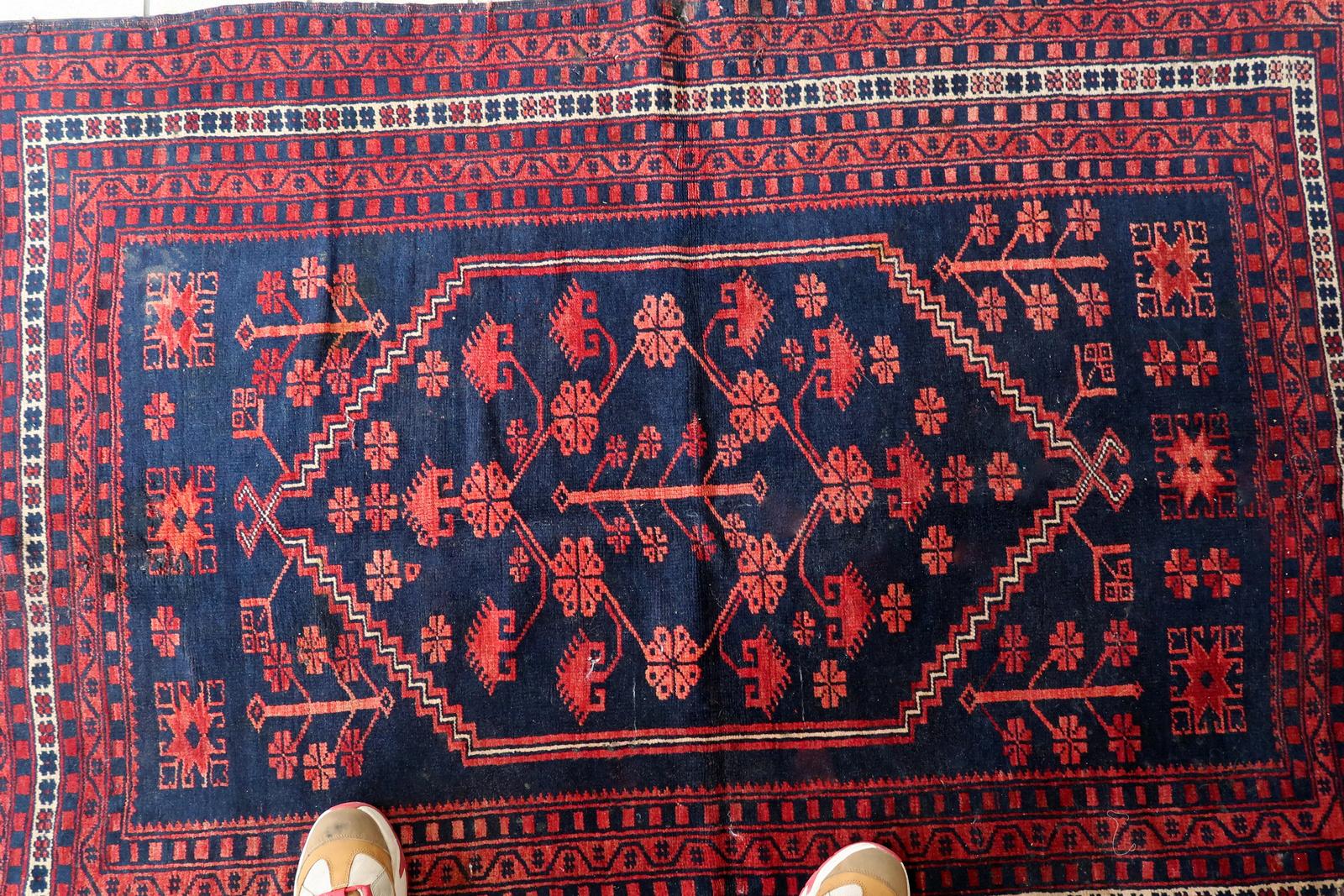 Alfombra vintage hecha a mano de Karabagh del Cáucaso, 3,9' x 5,8', años 40 - 1C1097 en venta 1