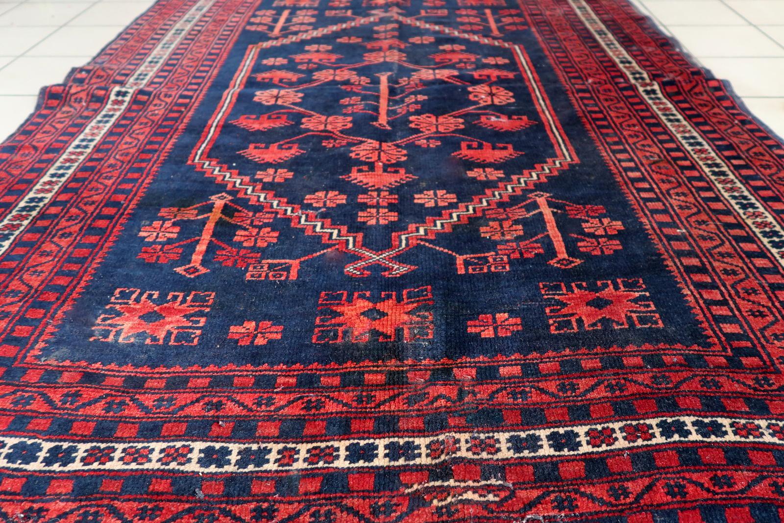 Handmade Vintage Caucasian Karabagh Rug 3.9' x 5.8', 1940s - 1C1097 For Sale 4