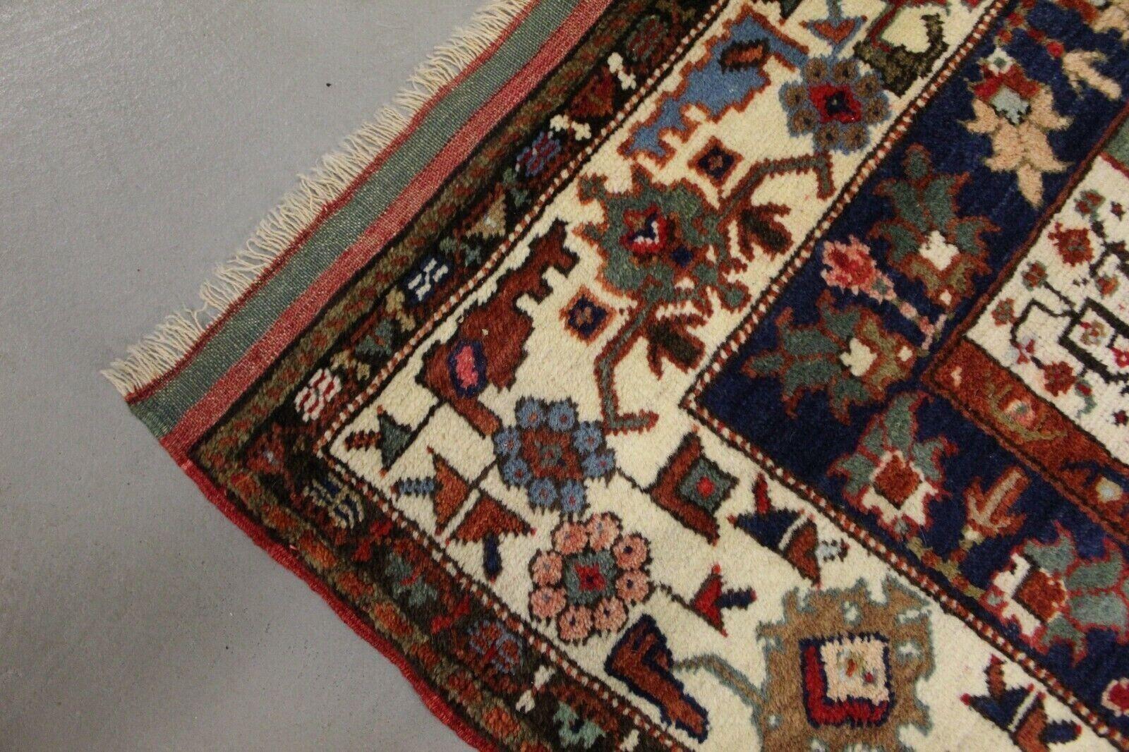 Handmade Vintage Caucasian Kazak Prayer Rug 4.3' x 5.8', 1960s - 1K13 In Good Condition In Bordeaux, FR