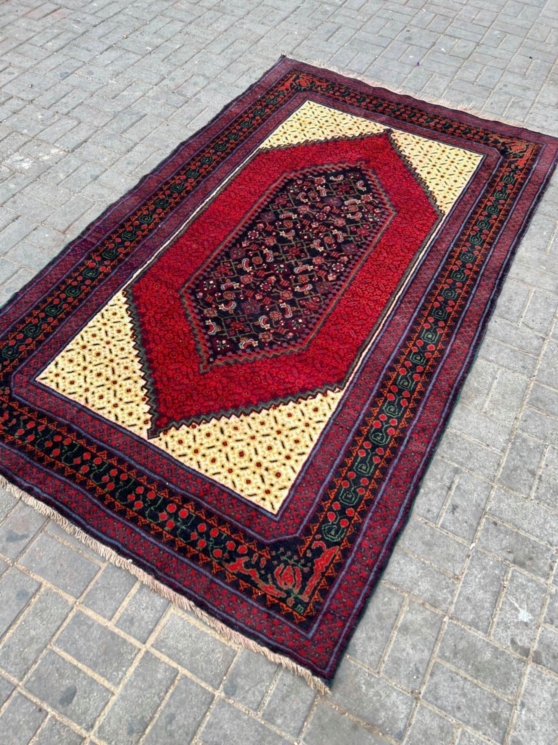 Handmade Vintage Caucasian Kazak Rug 5' x 8', 1950s - 2B109 In Good Condition For Sale In Bordeaux, FR