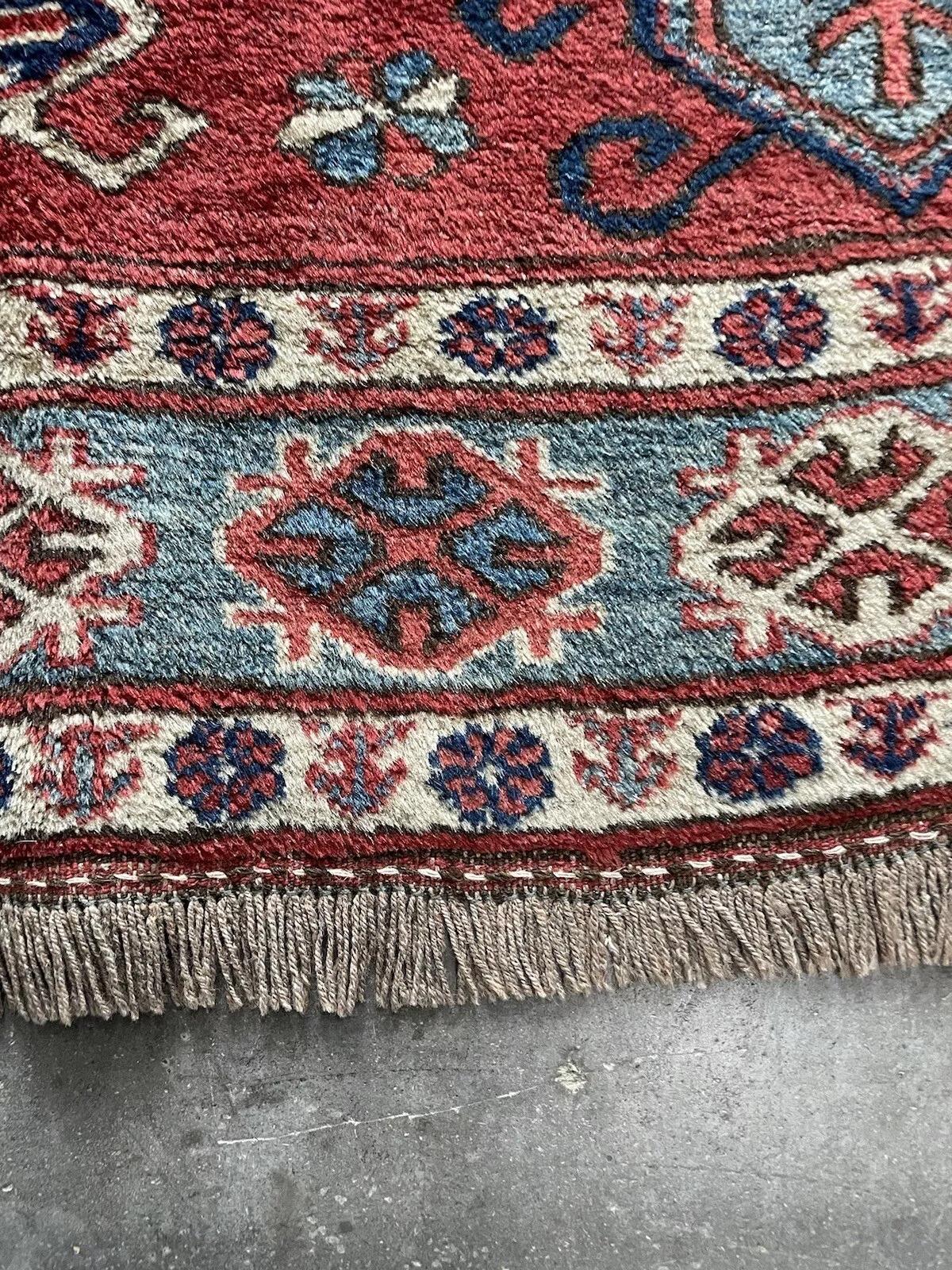 Handgefertigter kaukasischer Kasachischer Vintage-Teppich 5.1' x 5.9', 1970er Jahre - 1N60 im Angebot 4