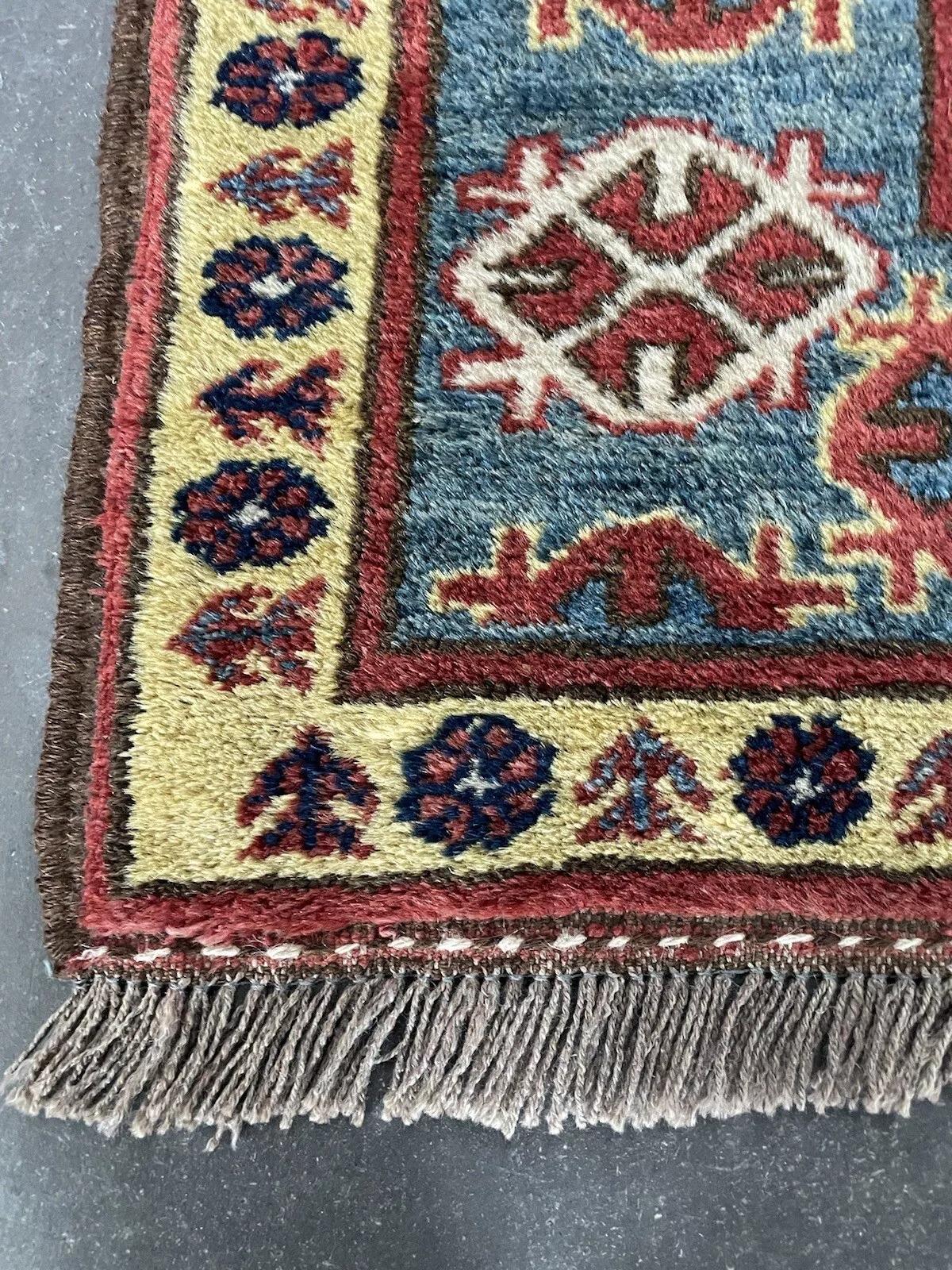 Handgefertigter kaukasischer Kasachischer Vintage-Teppich 5.1' x 5.9', 1970er Jahre - 1N60 im Zustand „Gut“ im Angebot in Bordeaux, FR