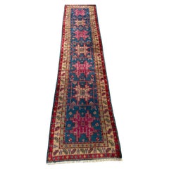 Tapis de course vintage caucasien Kazak, fait main, 2.4' x 9.9', 1950s - 2B102