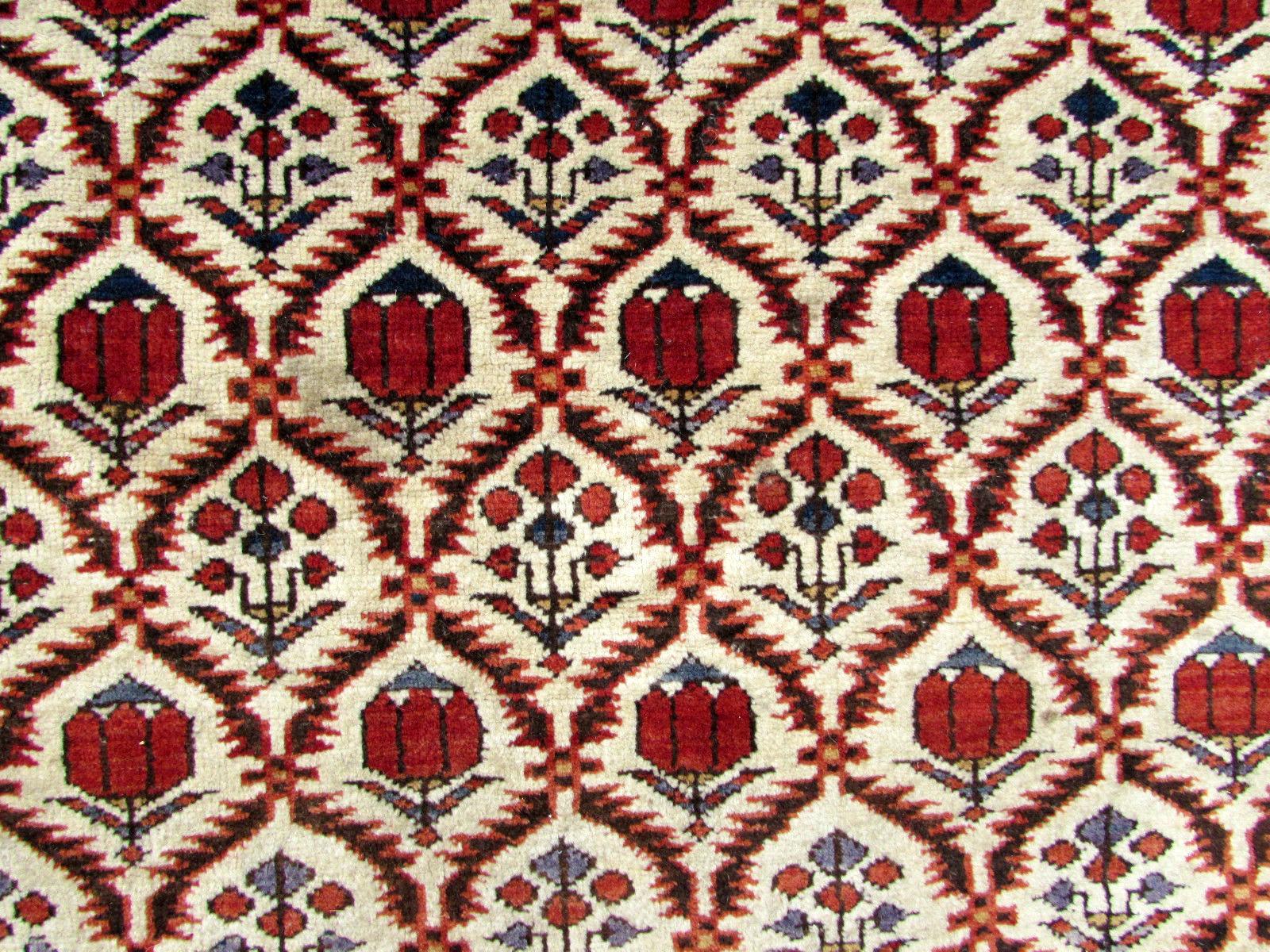 Handmade Vintage Caucasian Kuba Rug, 1900s, 1Q0191 In Good Condition In Bordeaux, FR