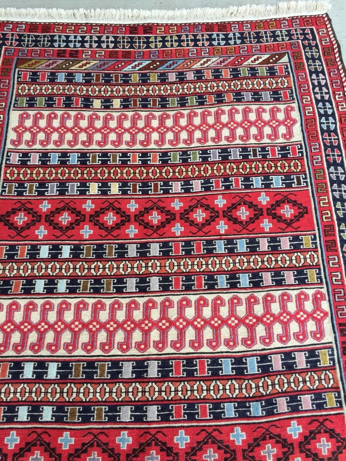 Alfombra Vintage Caucásica Sumak hecha a mano 3.9' x 6.4' Años 70 - 3K01 finales del siglo XX en venta