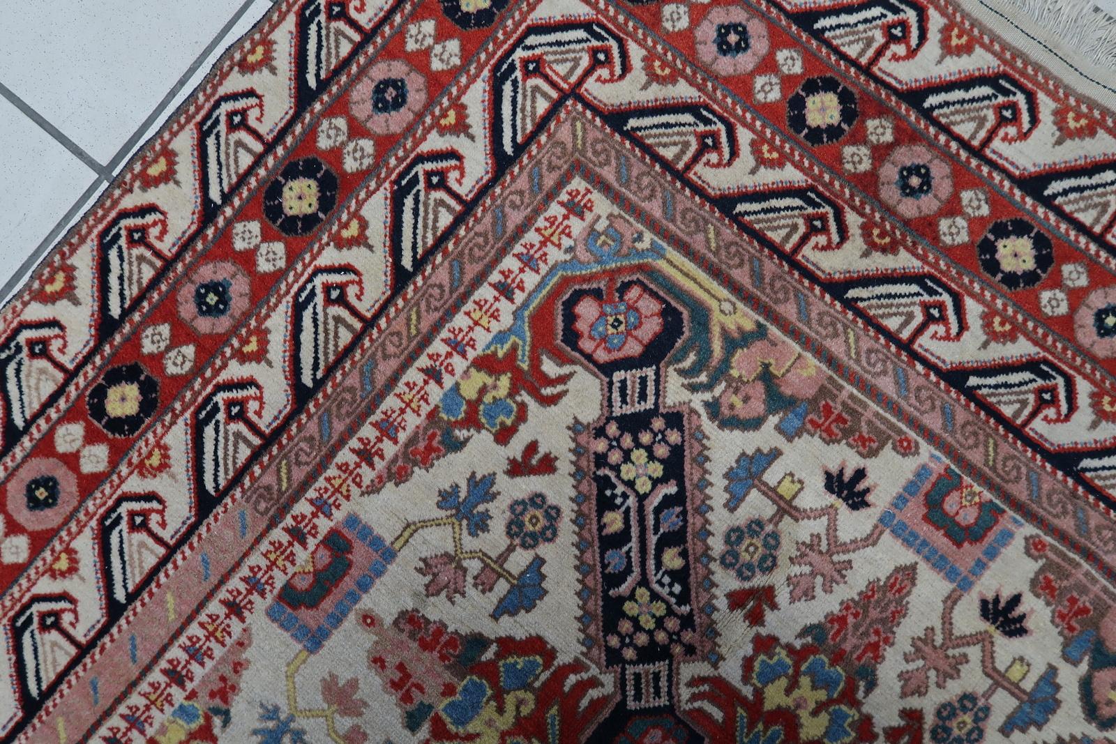 Handgefertigter kaukasischer Zeyhur-Teppich 4.2' x 7,4' (130cm x 228cm) 1950er Jahre -1C1065 (Mitte des 20. Jahrhunderts) im Angebot