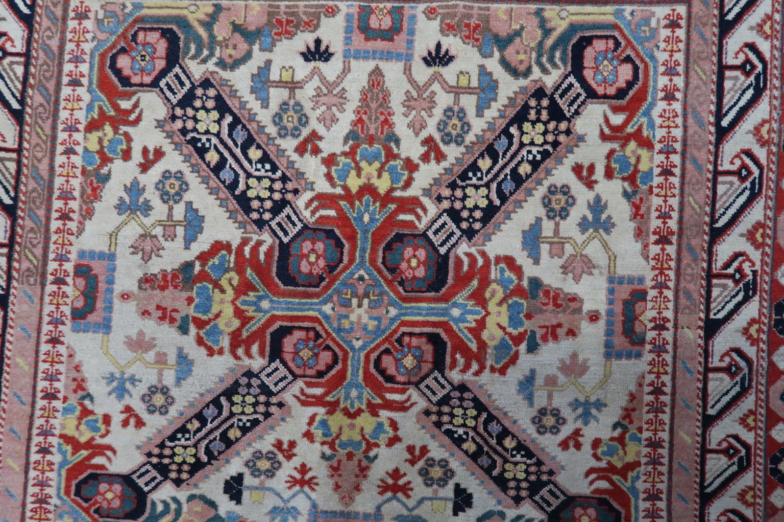 Handgefertigter kaukasischer Zeyhur-Teppich 4.2' x 7,4' (130cm x 228cm) 1950er Jahre -1C1065 (Wolle) im Angebot