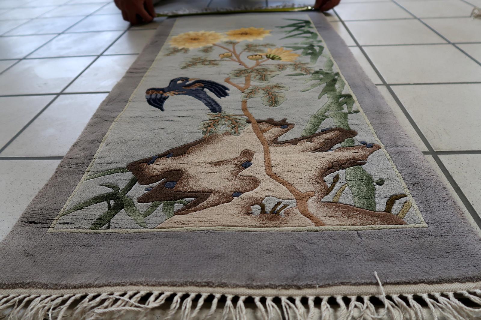 Handmade Vintage Chinese Art Deco Silk Rug 1.4' x 3', 1970s - 1C1130 For Sale 4