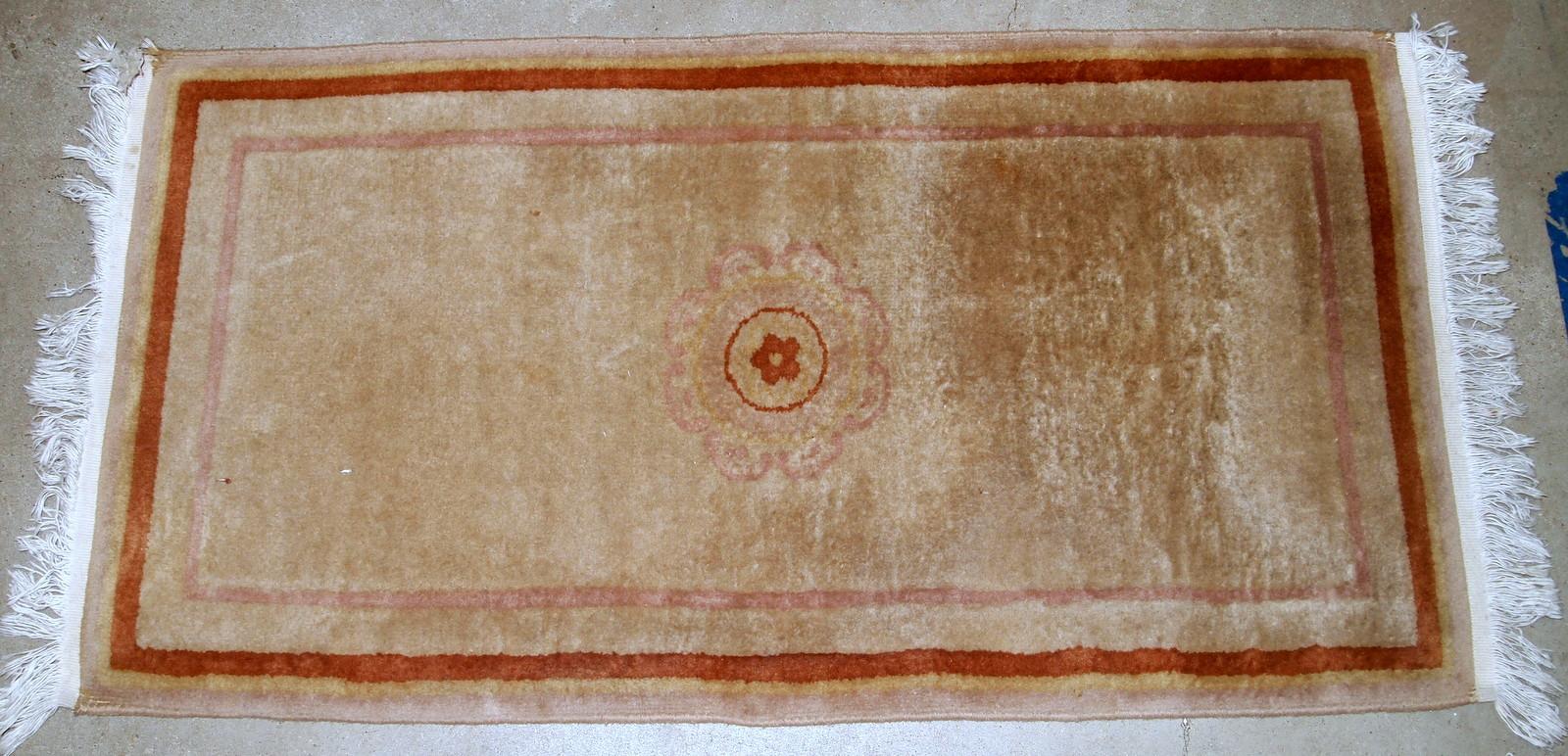 Handgefertigter chinesischer Vintage-Teppich:: 1970er Jahre:: 1B850 im Angebot 1