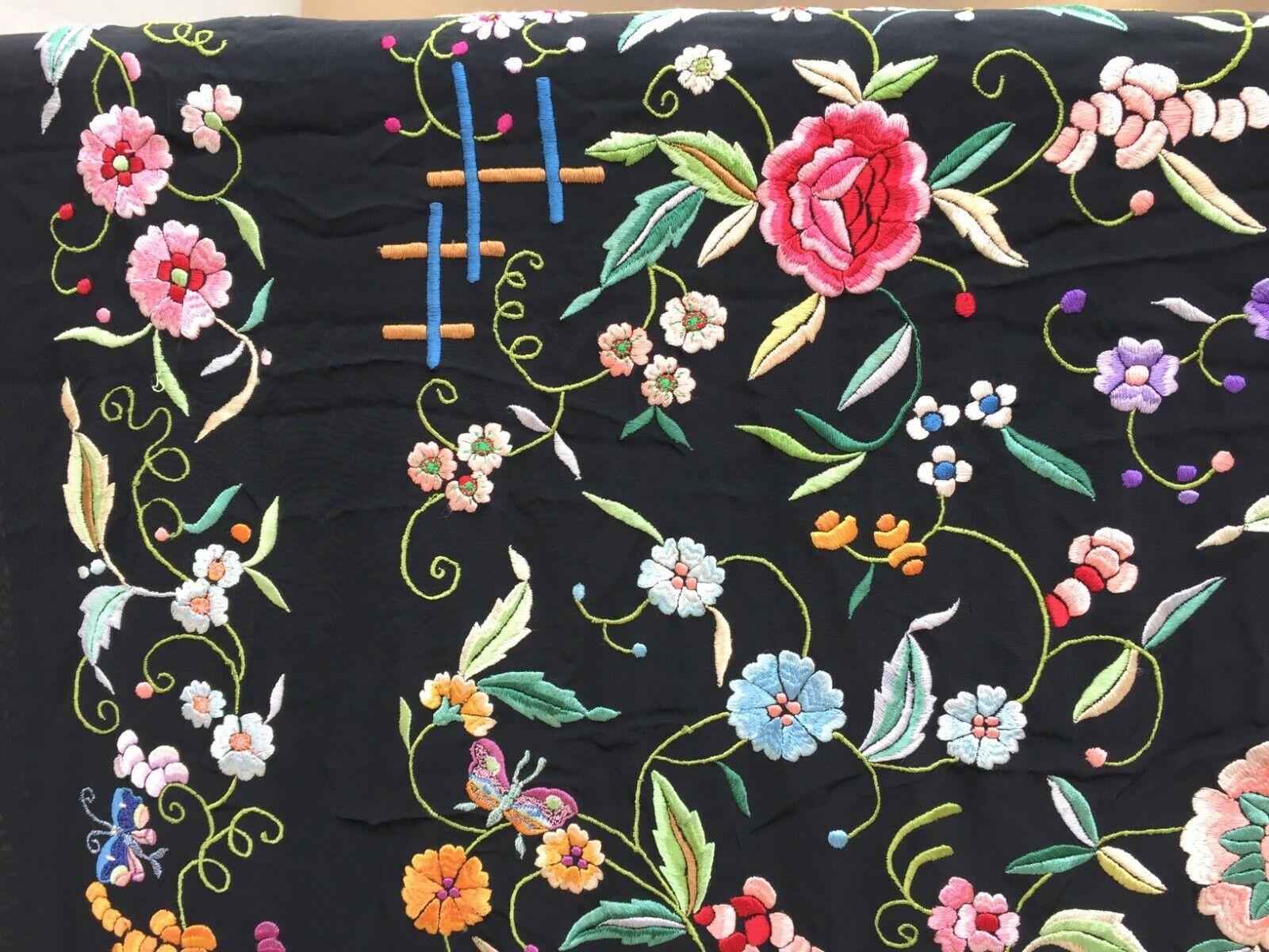 Handmade Vintage Chinese Silk Shawl 5.2' x 5.3', 1950s - 1W03 For Sale 2