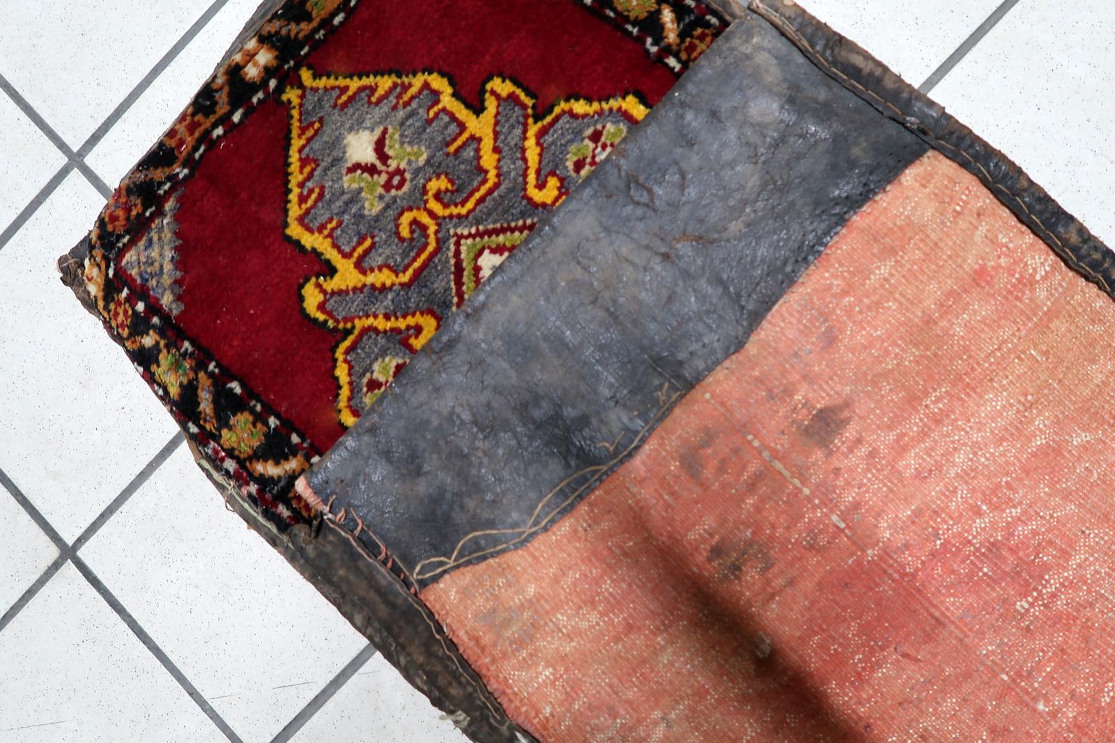 Tappeto da collezione vintage fatto a mano con borsa da sella turca Yastik, anni '30 - 1C1190 in vendita 3
