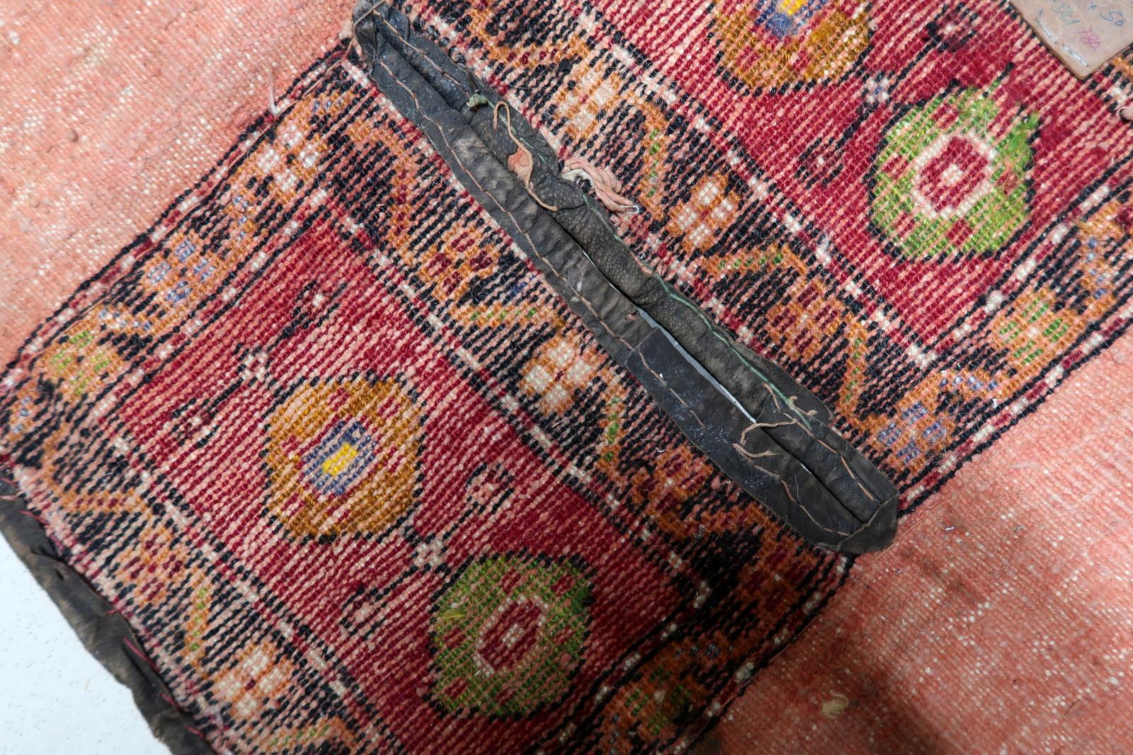 Tappeto da collezione vintage fatto a mano con borsa da sella turca Yastik, anni '30 - 1C1190 in vendita 5