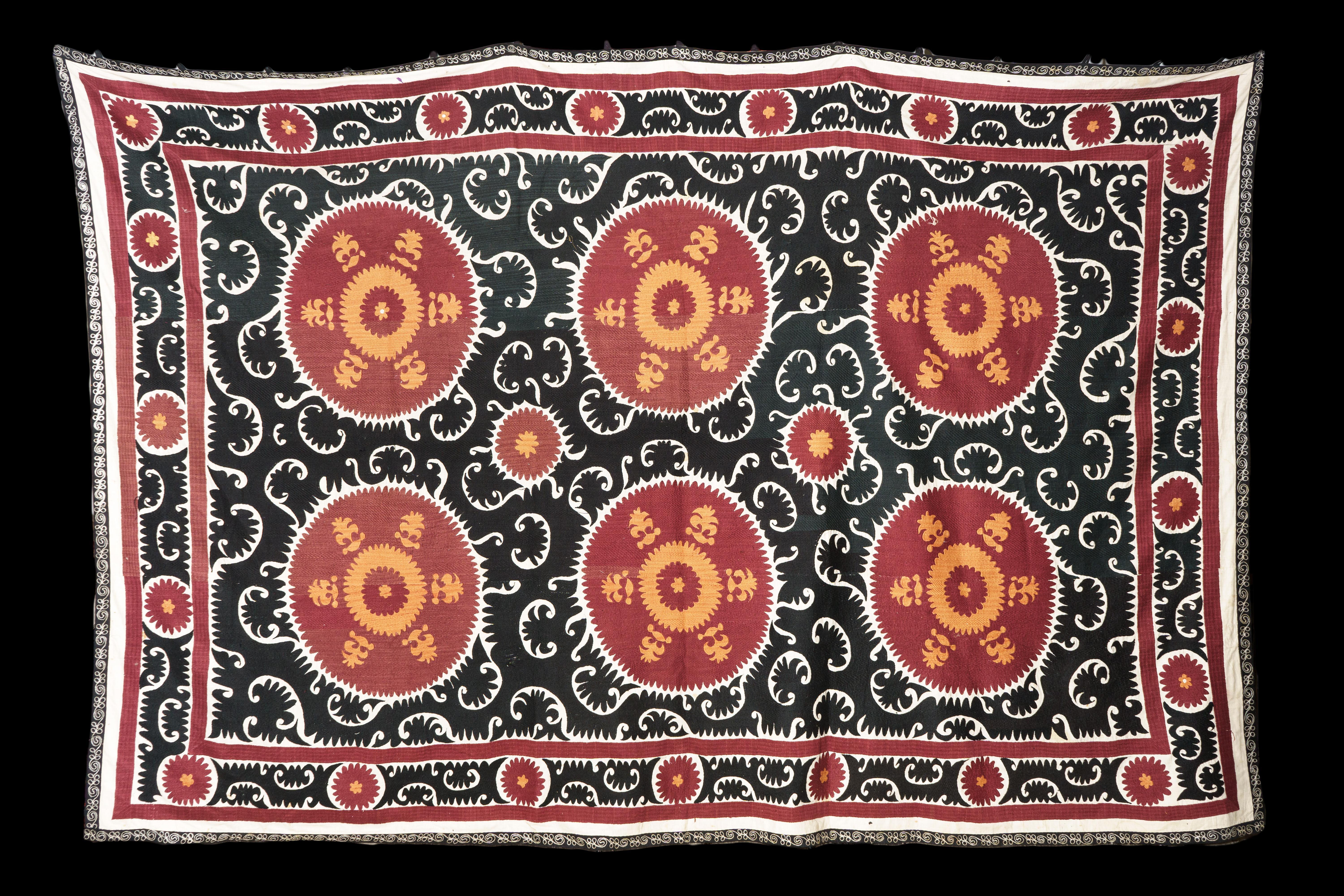 Handgefertigte Vintage Suzani-Baumwoll Suzani, Rot und Orange

Maße: 142
