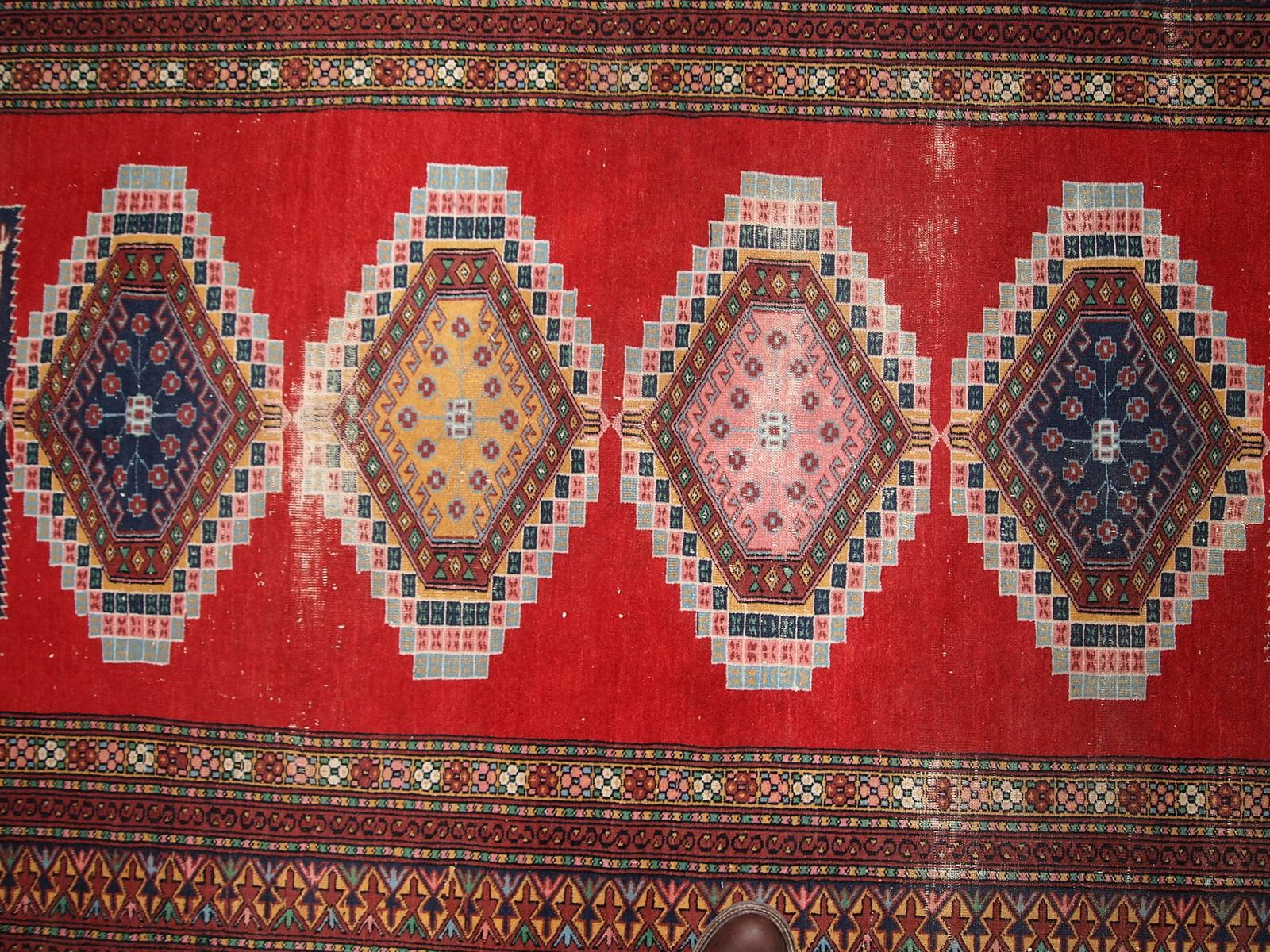 Handmade Vintage Distressed Uzbek Bukhara Rug, 1960s, 1C615 In Distressed Condition For Sale In Bordeaux, FR