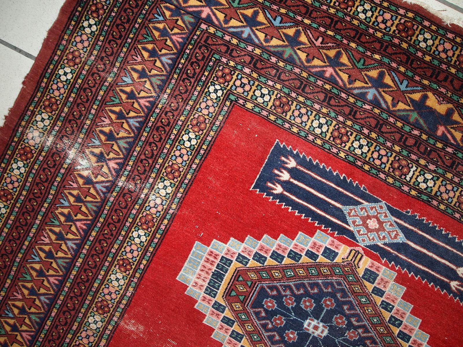 Handmade Vintage Distressed Uzbek Bukhara Rug, 1960s, 1C615 For Sale 1