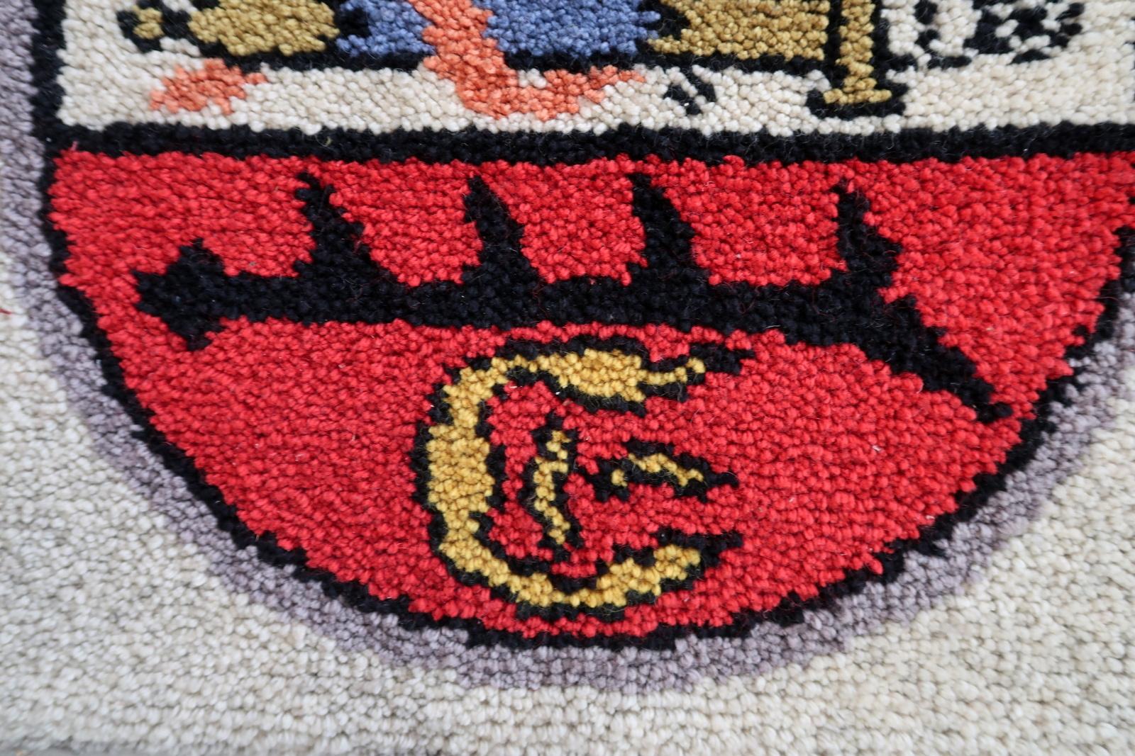 Handgefertigter europäischer Savonnerie-Teppich im Vintage-Stil 2,3' x 2.4', 1950er Jahre - 1C1100 im Zustand „Gut“ im Angebot in Bordeaux, FR